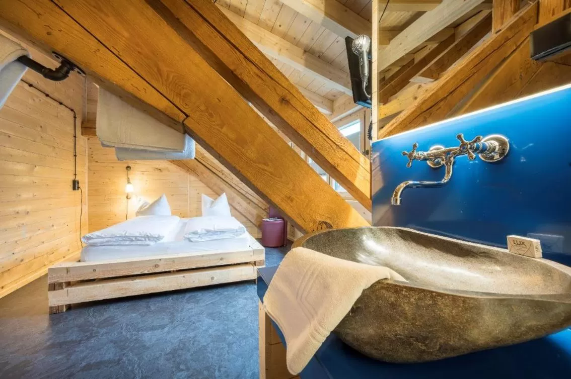 Bed in Landgasthof Kreuz