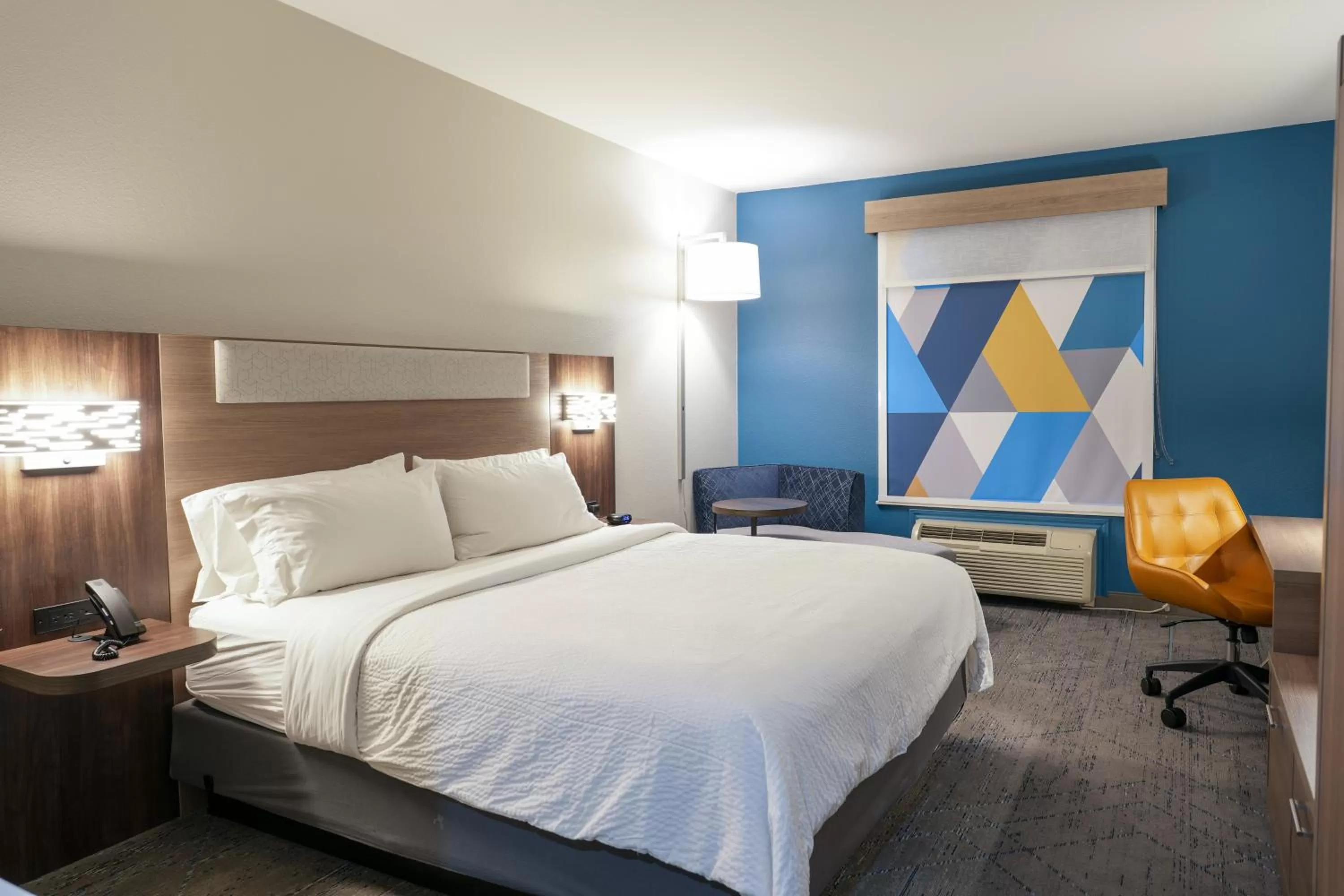 Photo of the whole room, Bed in Holiday Inn Express Hotel & Suites Cedar Hill by IHG