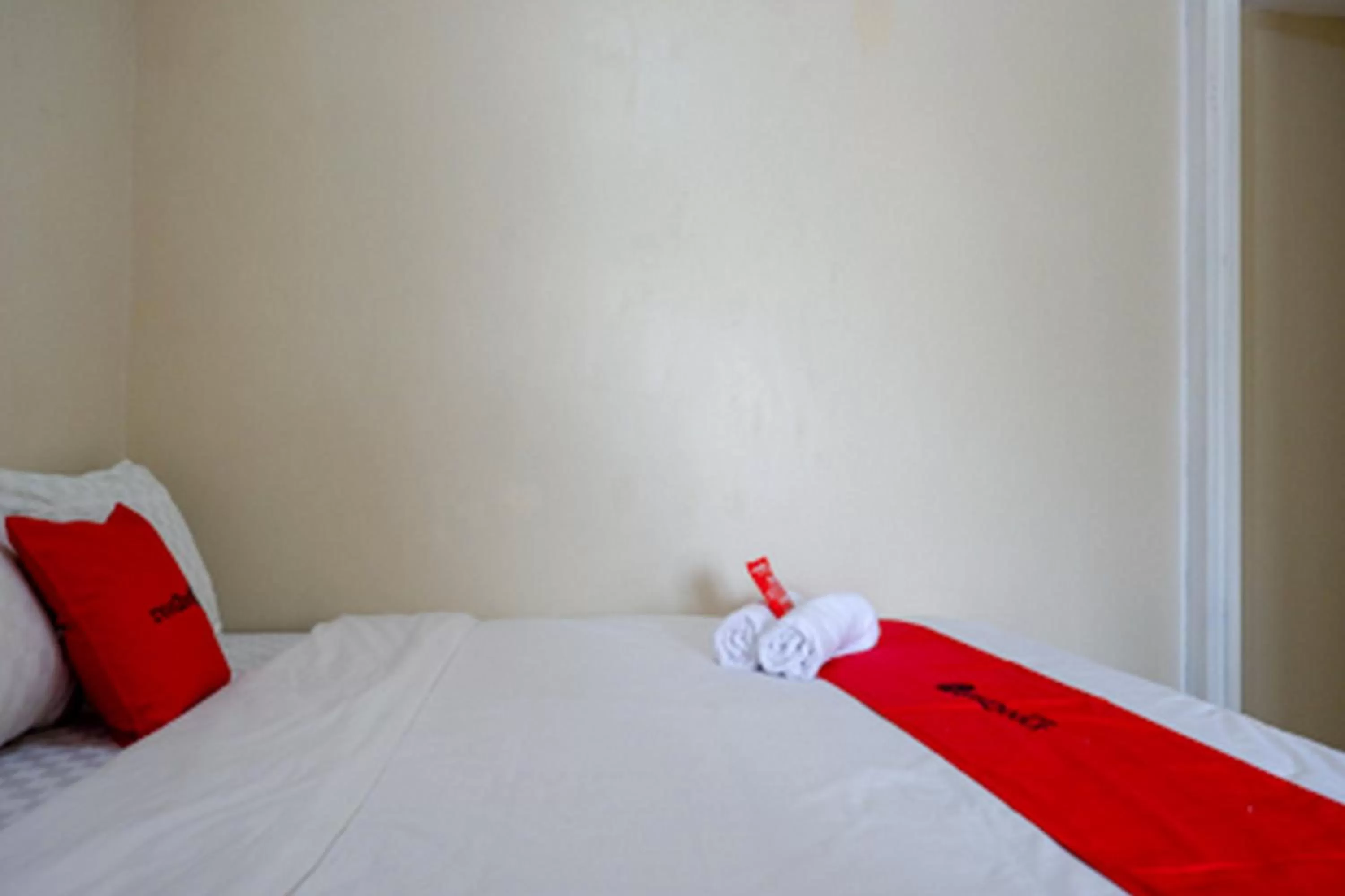 Bed in RedDoorz near RSUD Kudus