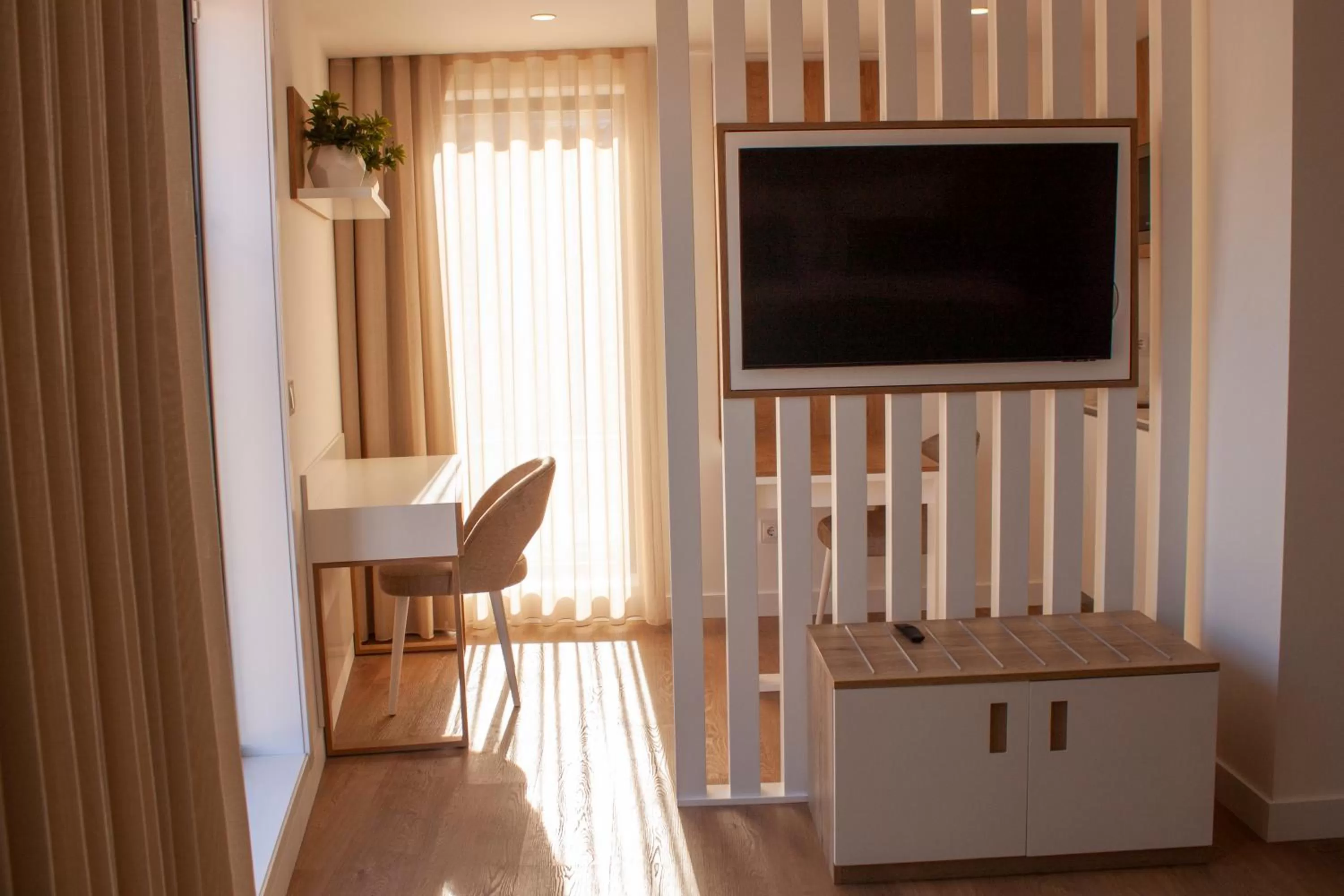 Communal lounge/ TV room in Coração do Tua Hotel