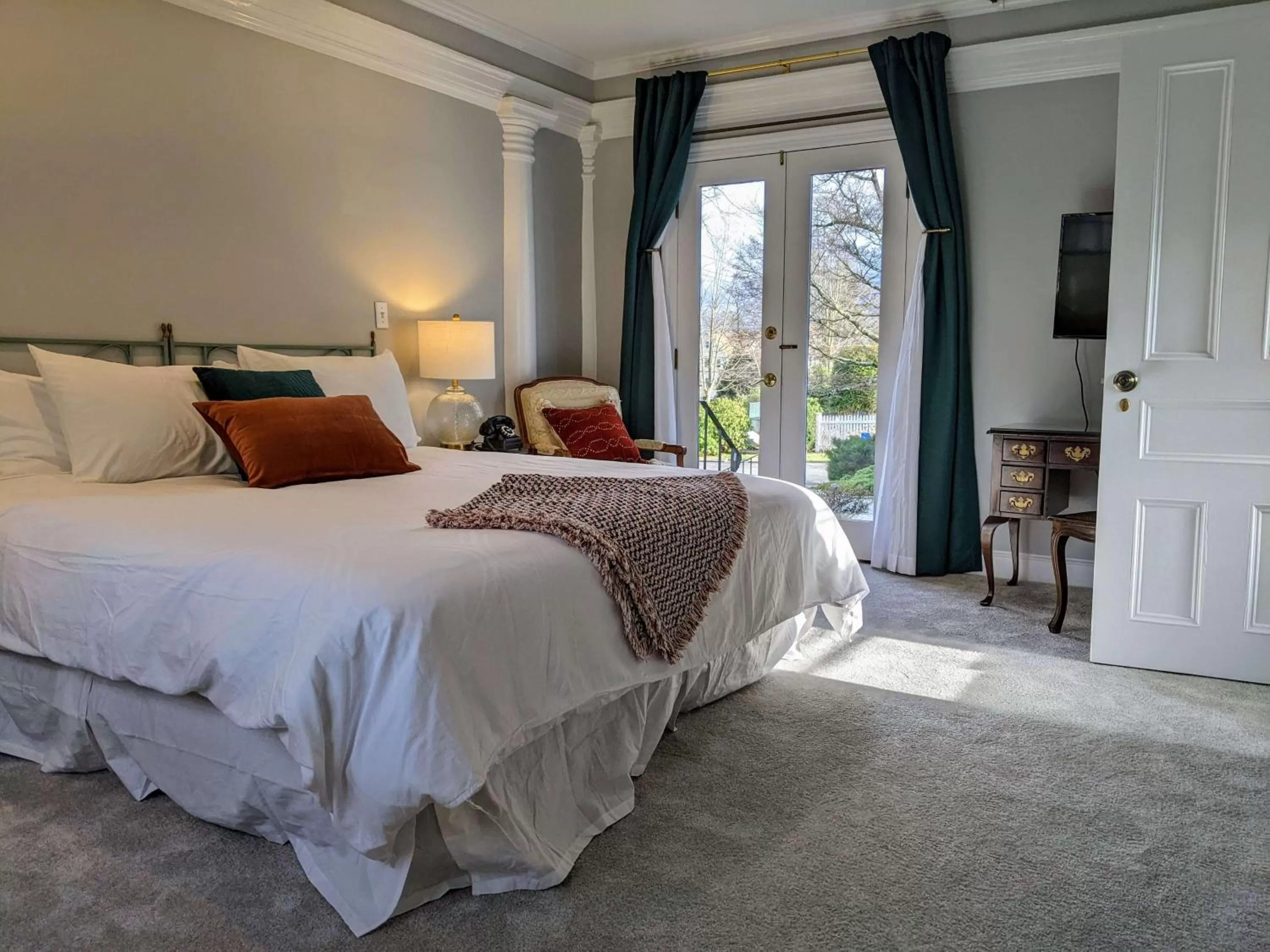 Bed in Stanton House Inn