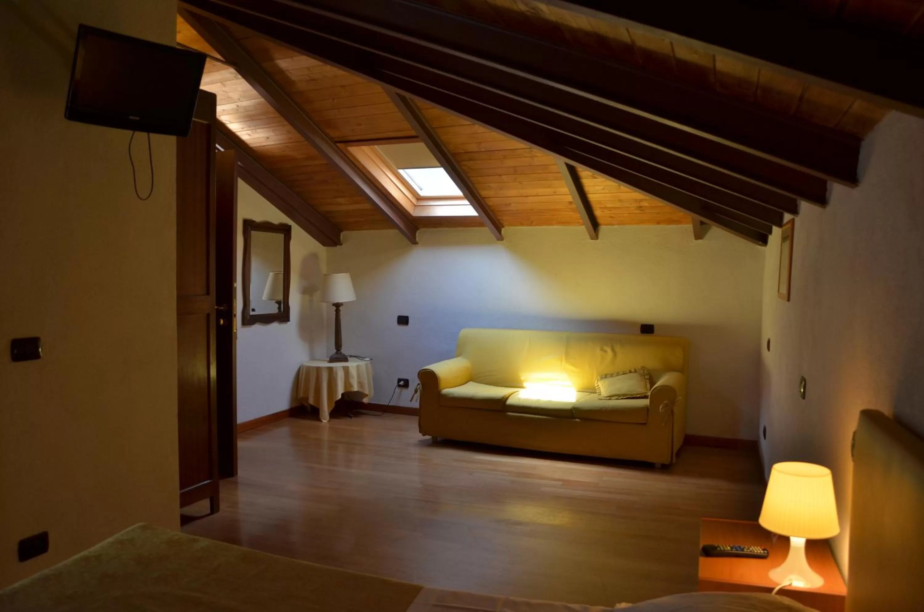 Living room, Bed in Locanda Dal Moccia