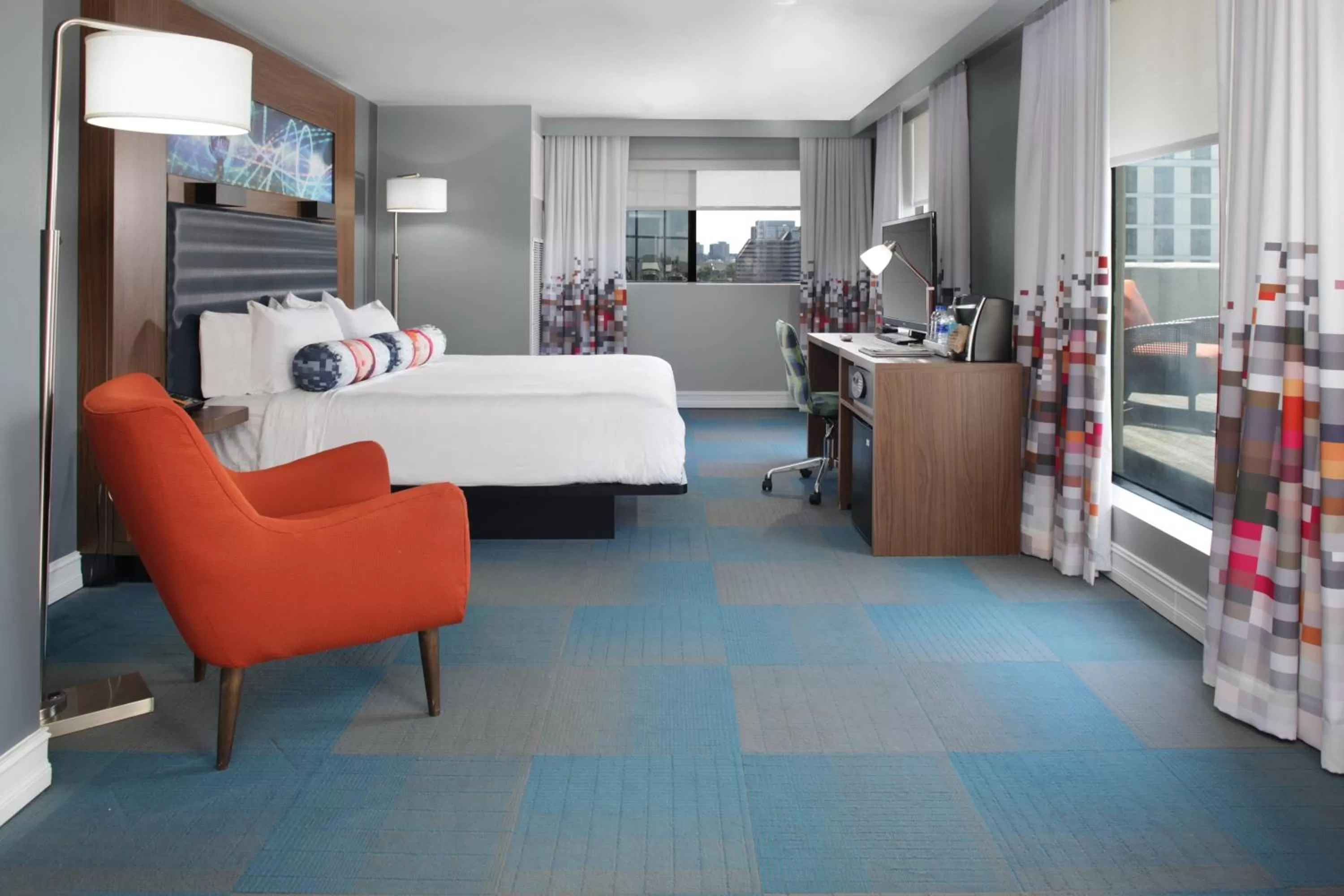 Photo of the whole room, Bed in Aloft Nashville West End