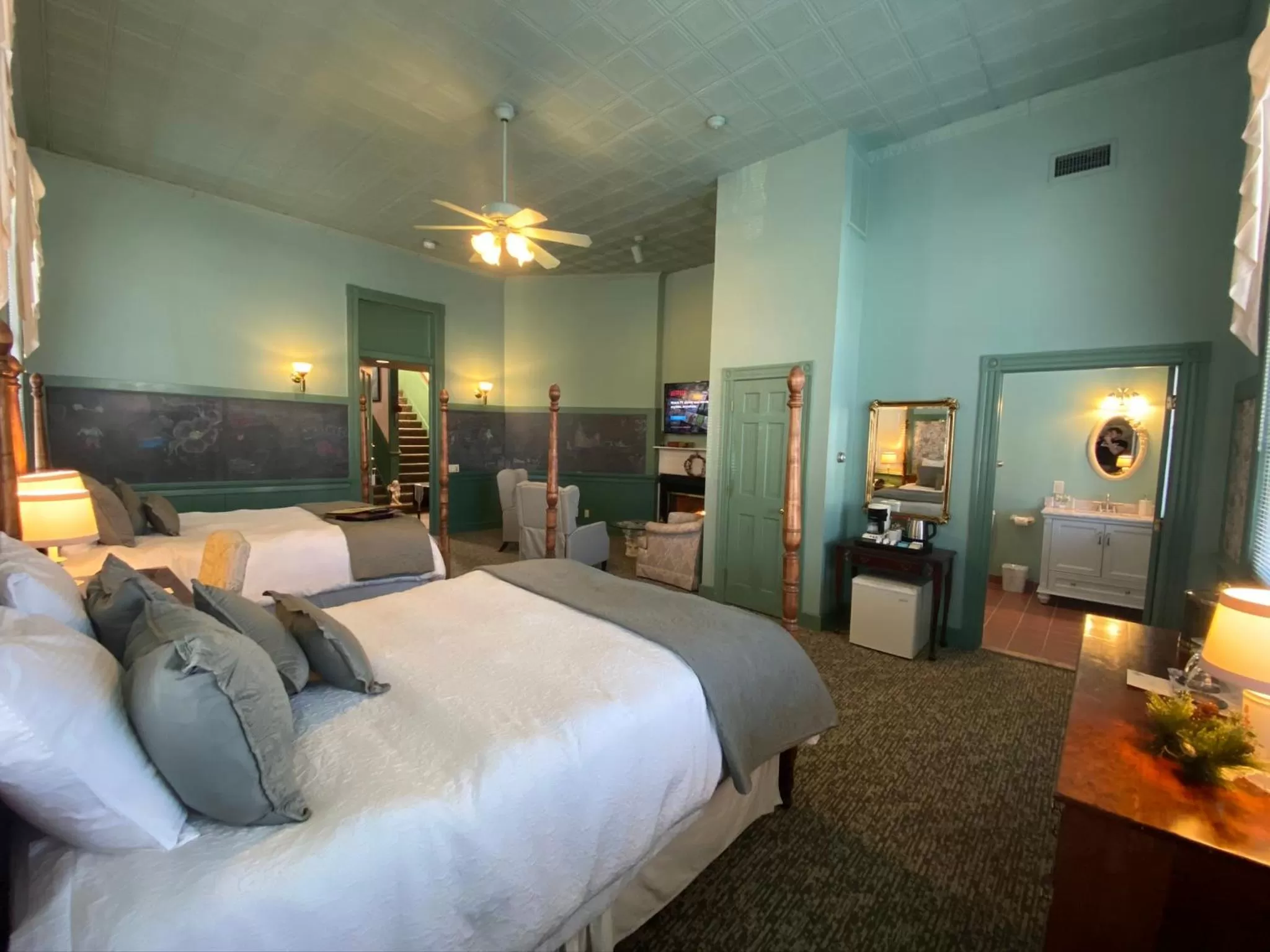 Photo of the whole room, Bed in Chambery Inn