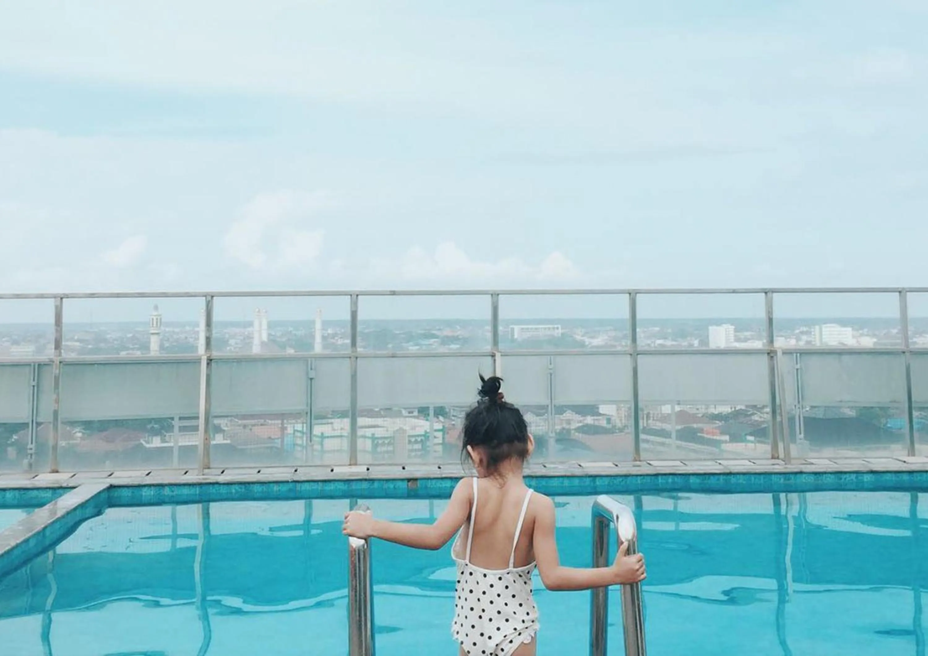 Swimming pool in HARRIS Hotel Pontianak