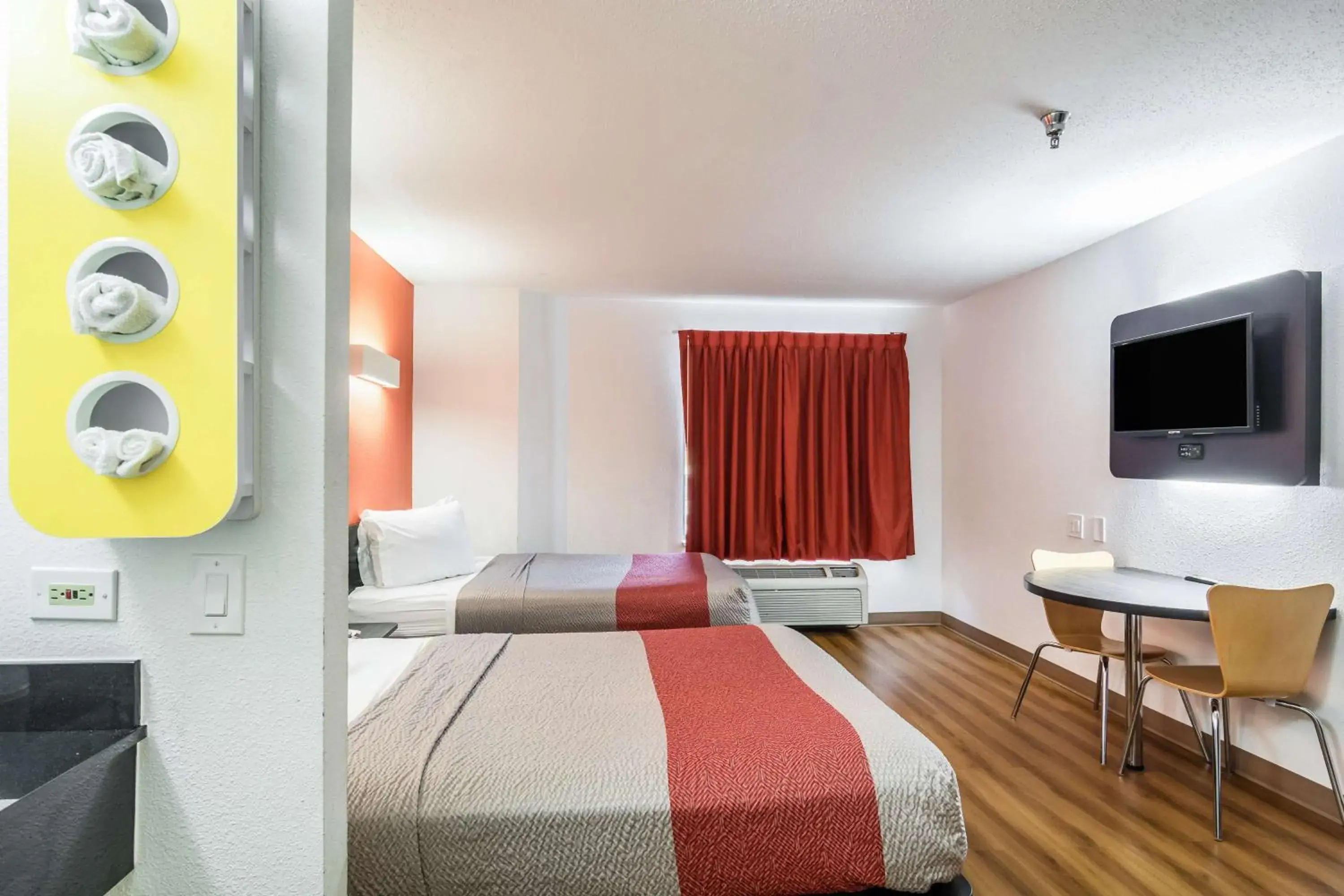 Quadruple Room - Smoking in Motel 6-Harvey, IL Quadruple Room - Smoking in Motel 6-Harvey, IL