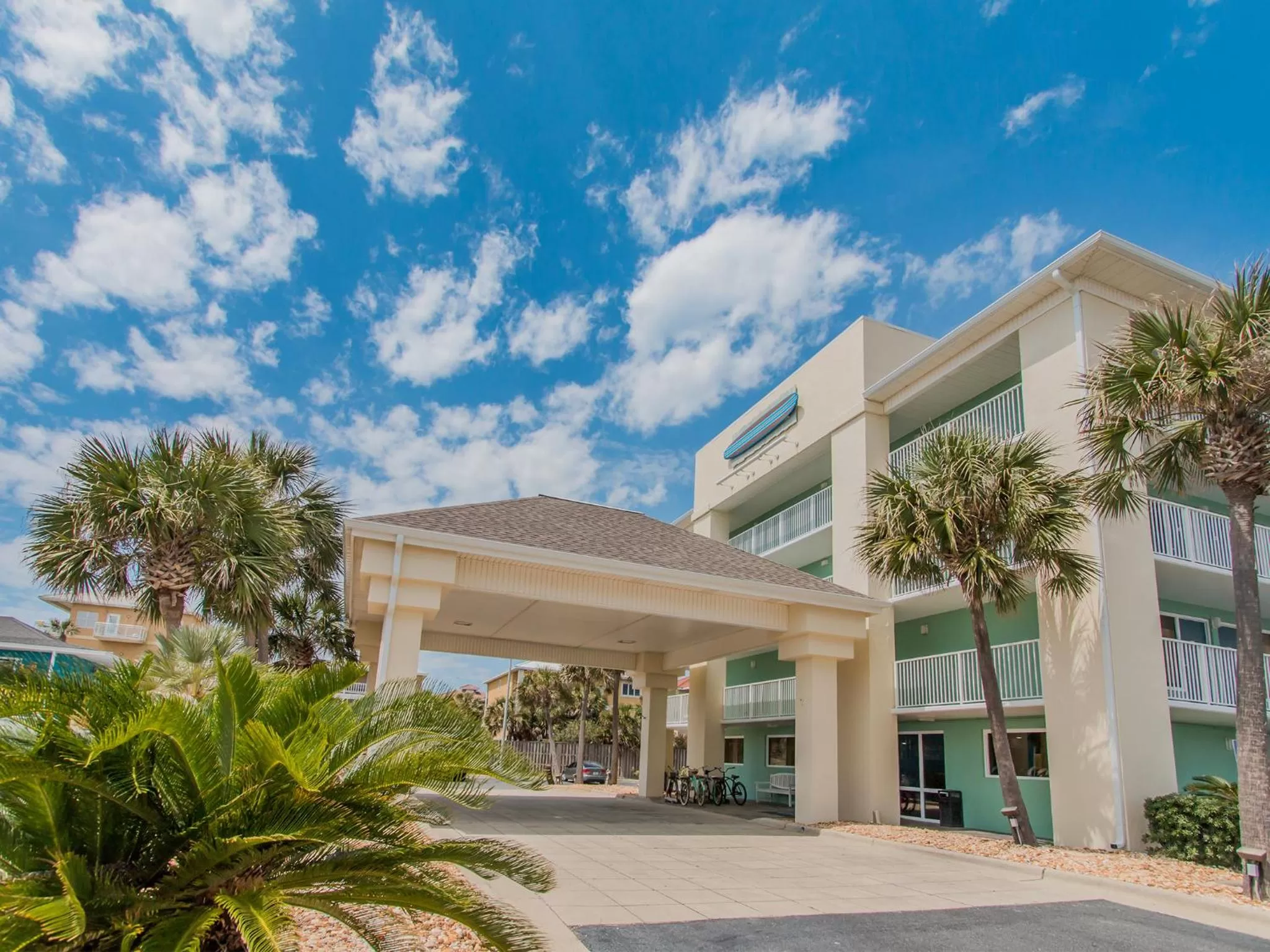 Facade/entrance in Surf & Sand Hotel