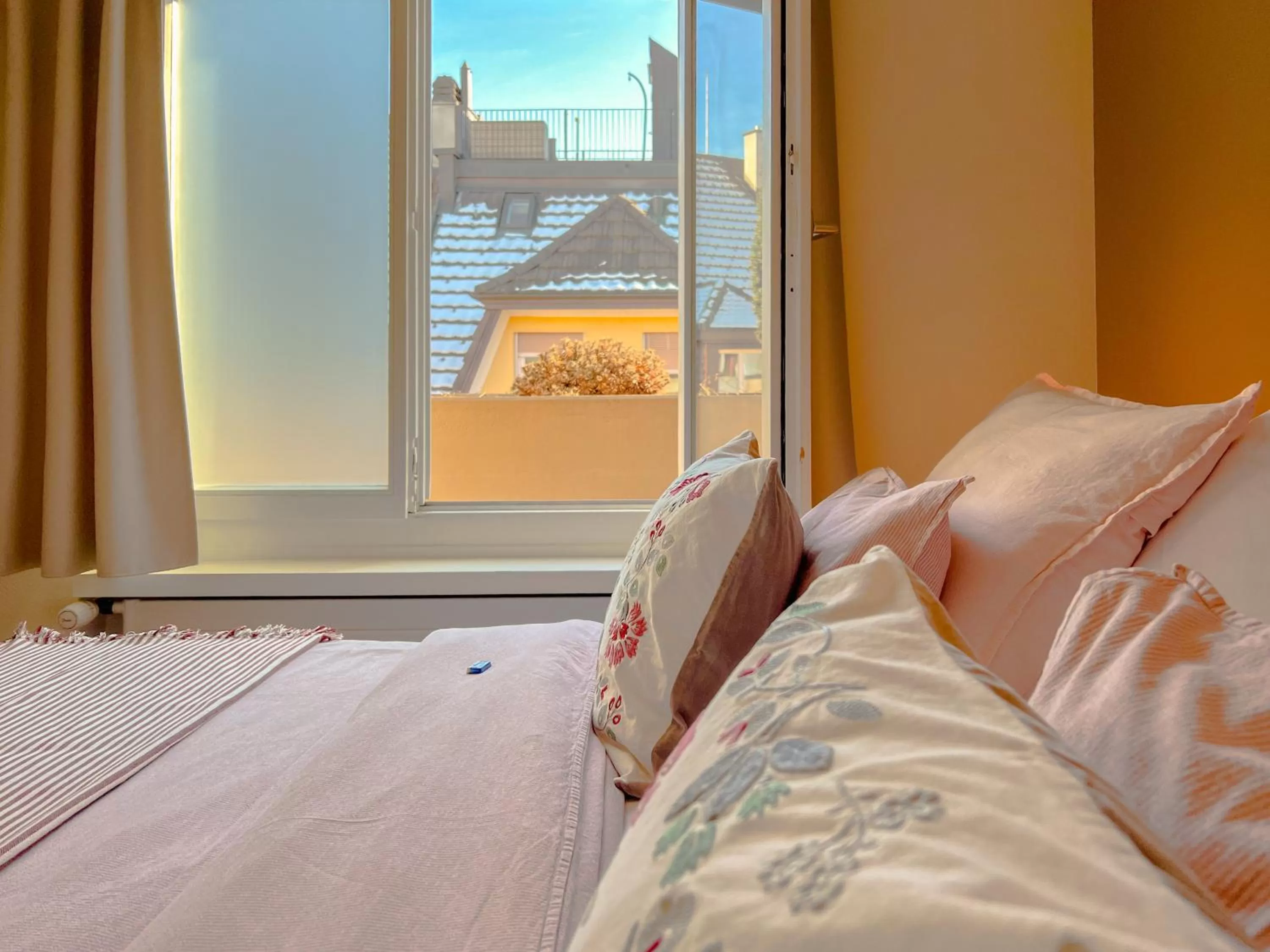 Bed in Hotel Rothaus Luzern & Peruvian Culinary Art