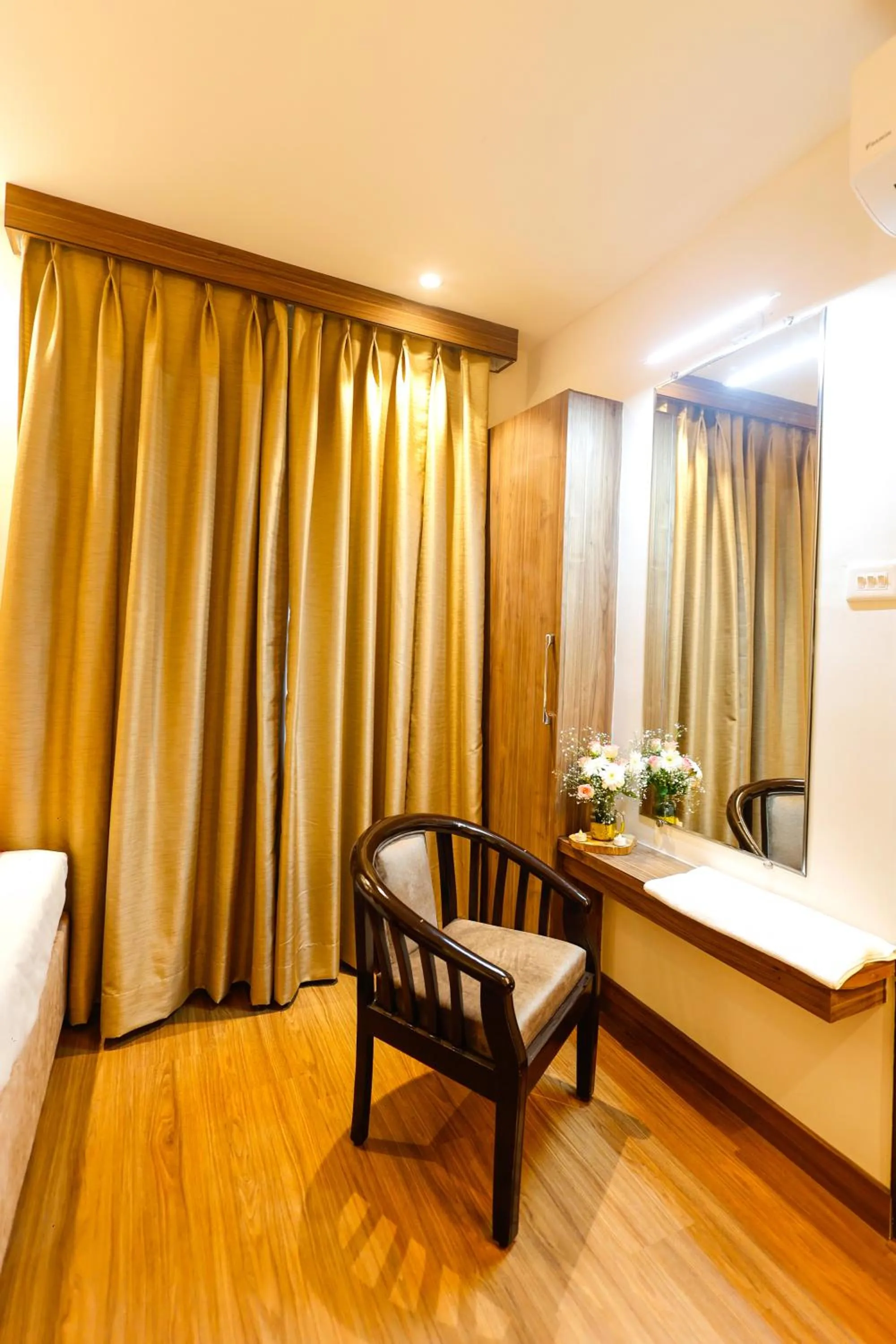 Photo of the whole room in Hotel Dolphin International