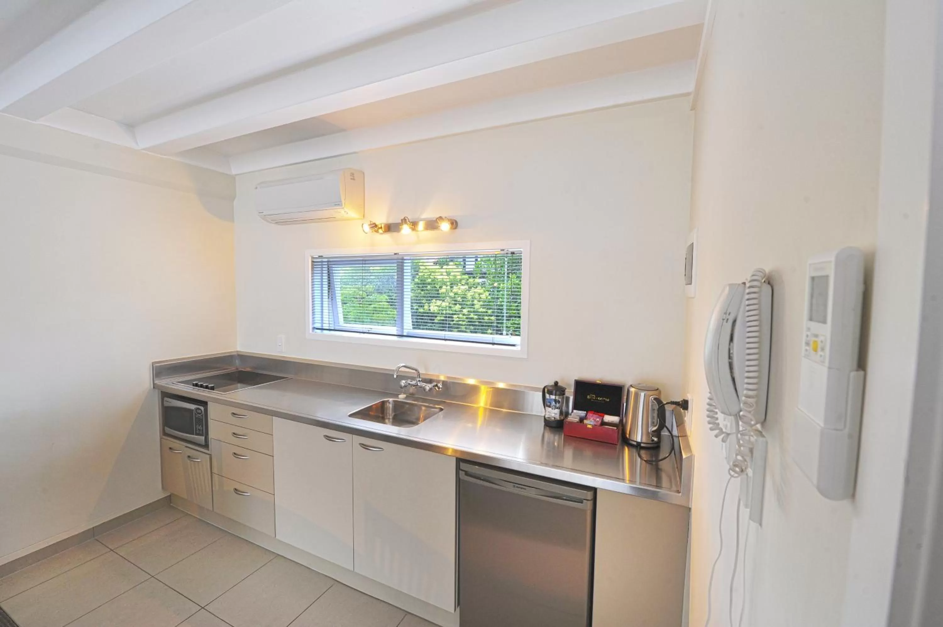 Kitchen or kitchenette in The Parnell Hotel & Conference Centre