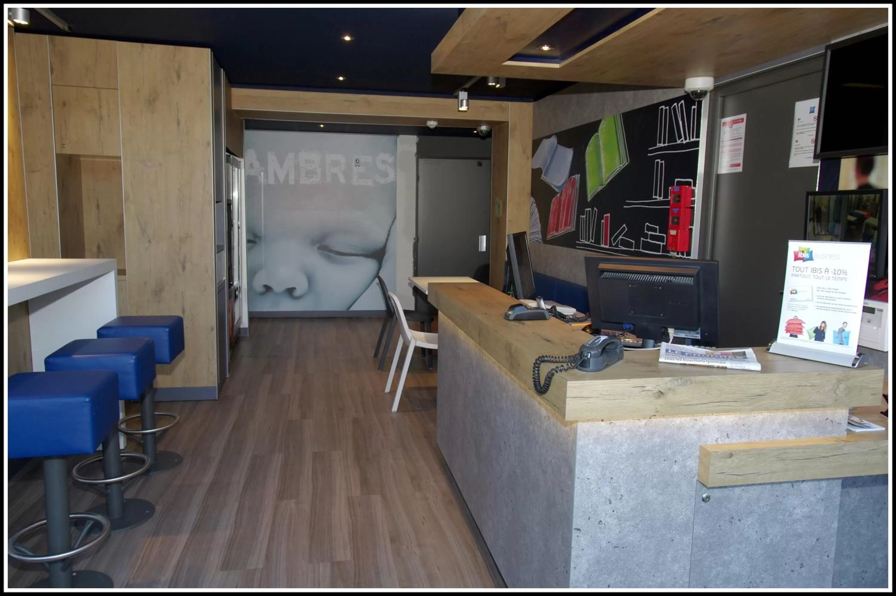 Lobby or reception in ibis budget Lyon Sud St Genis Laval