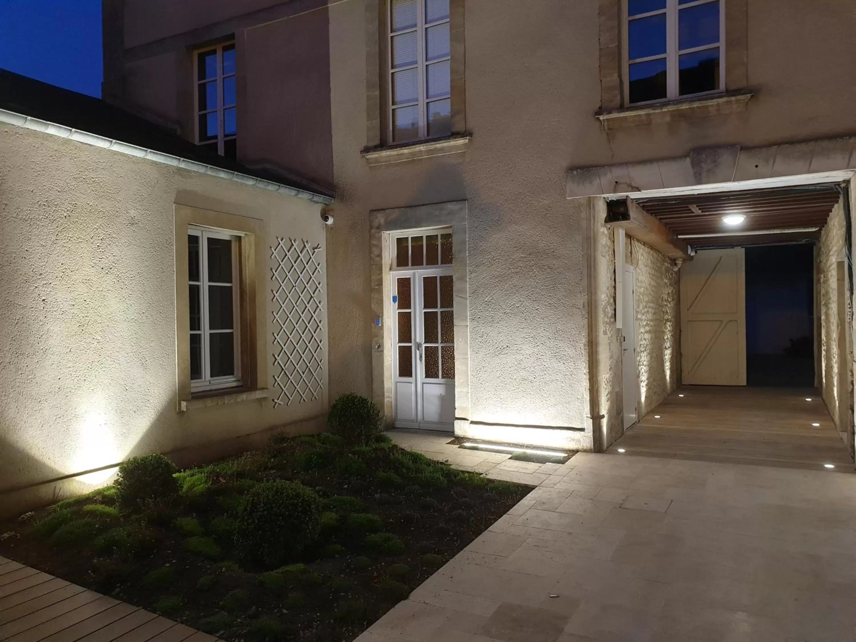 Facade/entrance in Au Loup Historic Apartments
