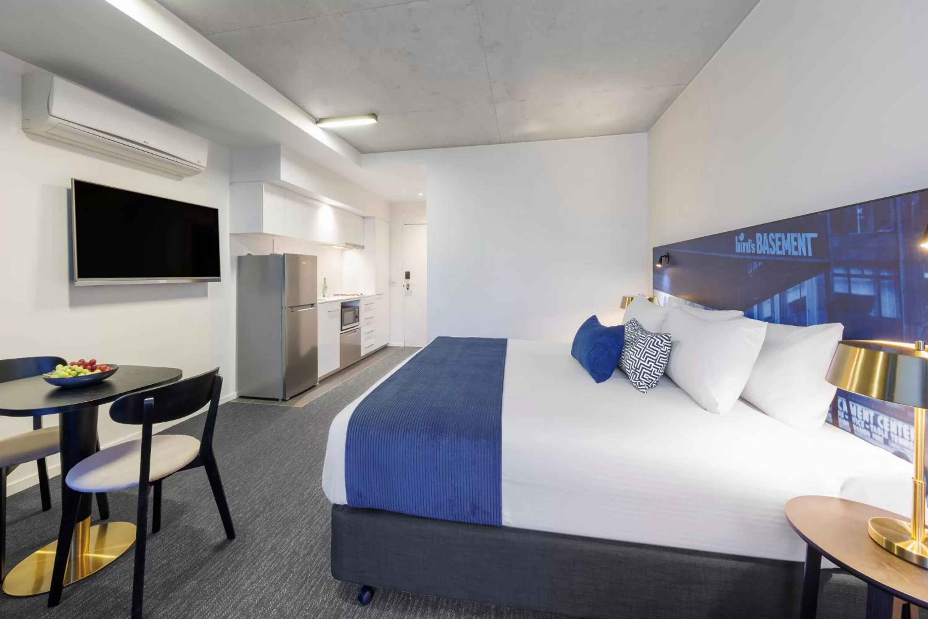 Bed in Mercure Melbourne St Kilda Road