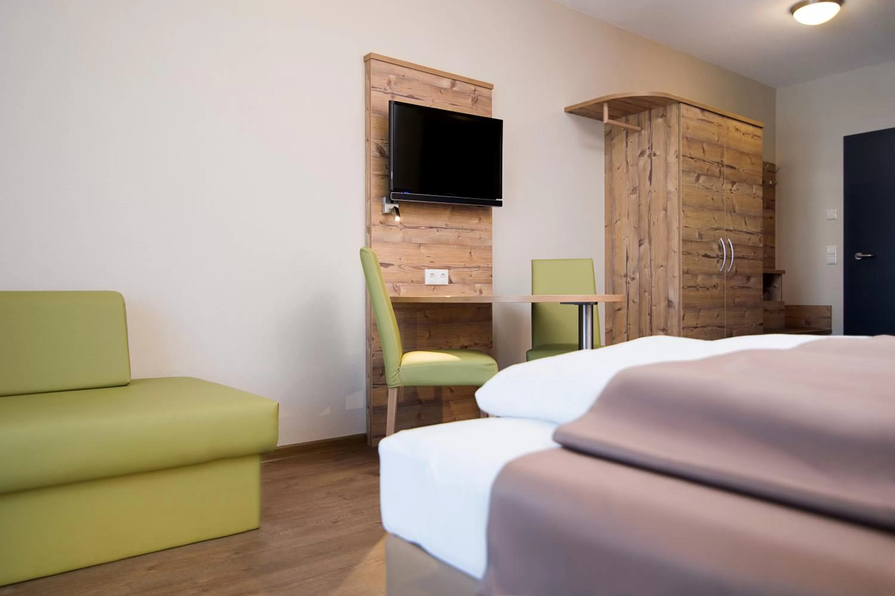 Photo of the whole room, Bed in Hotel-Gasthof Neue Post