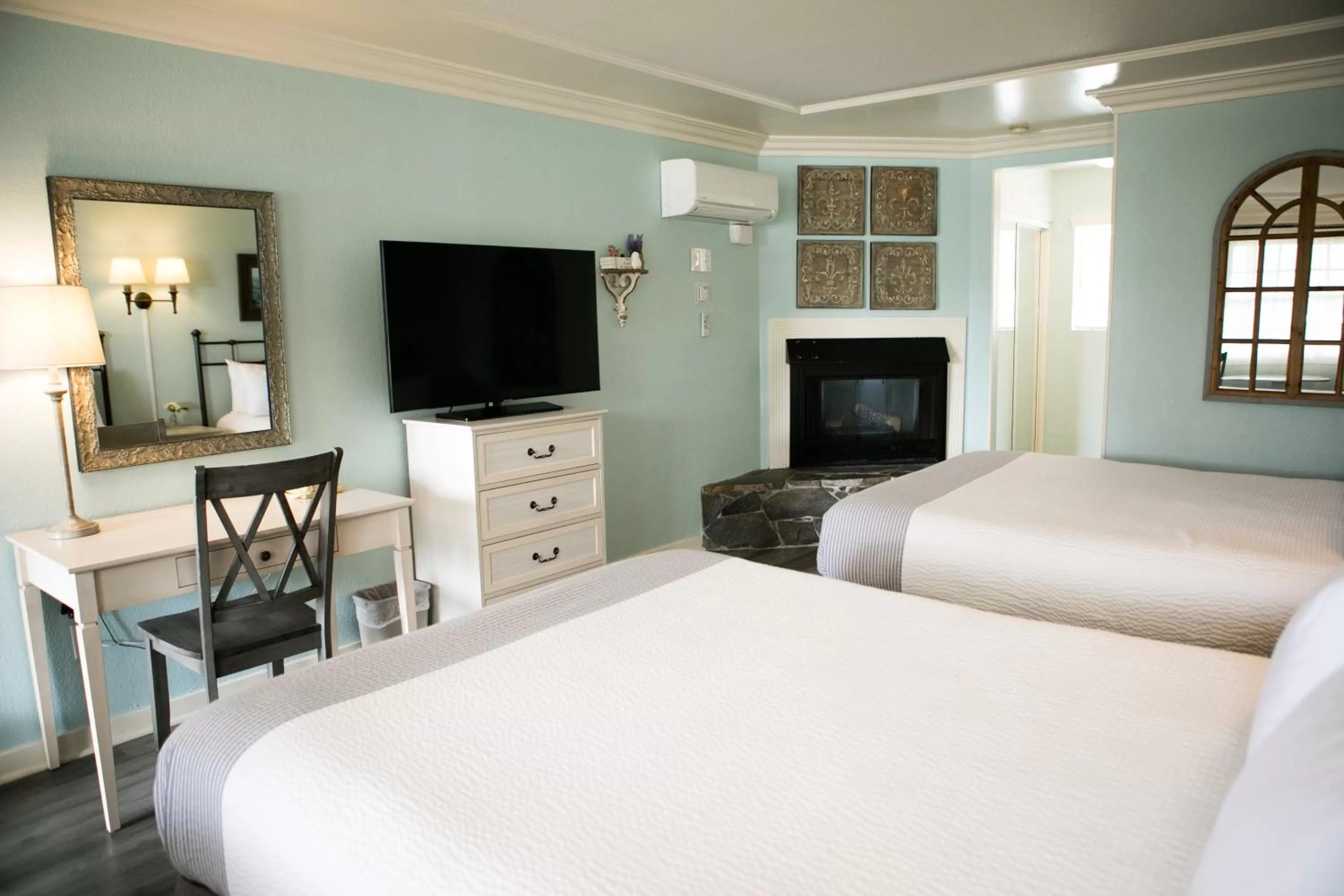 Bed in Sea Otter Inn