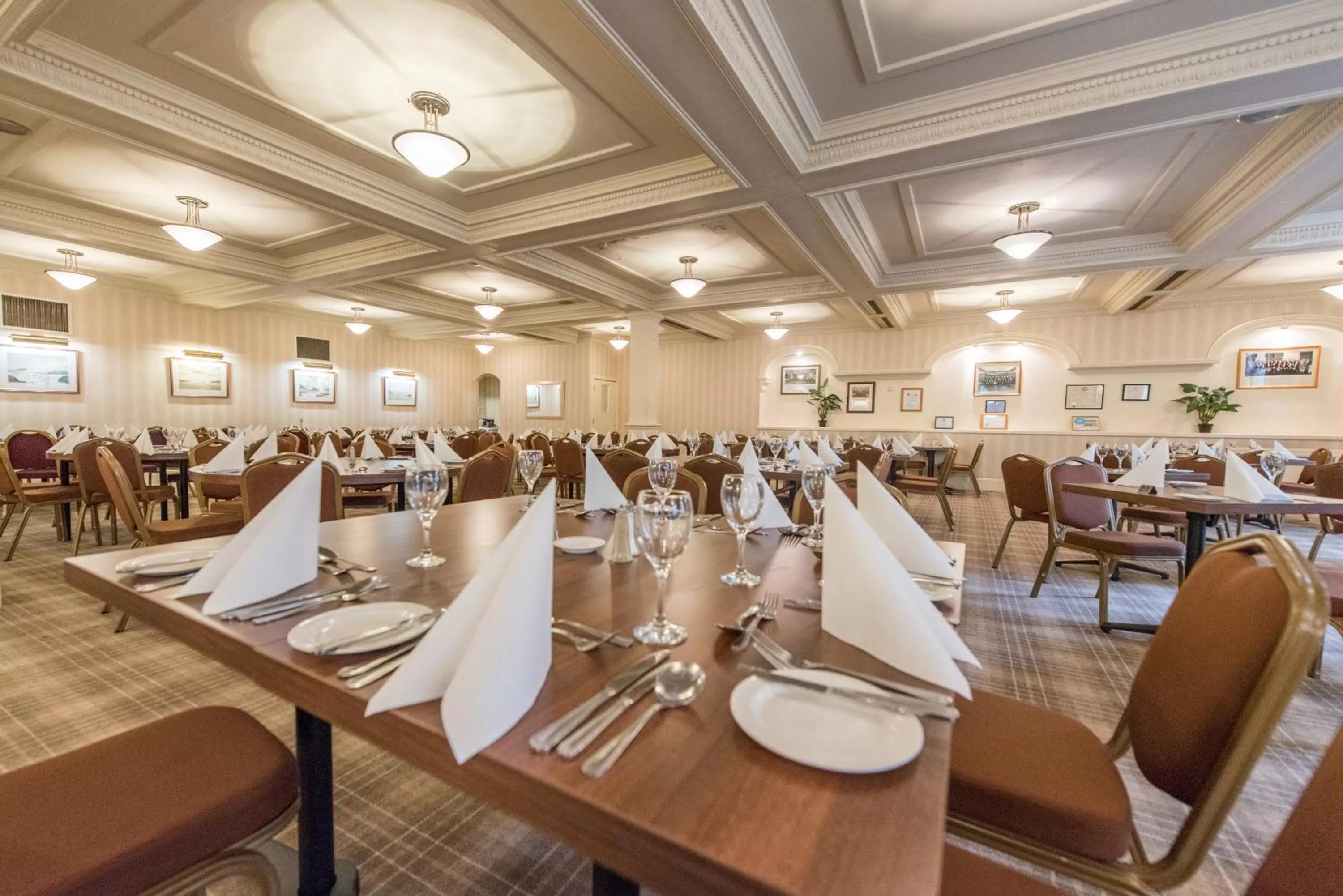 Restaurant/places to eat in Alexandra Hotel