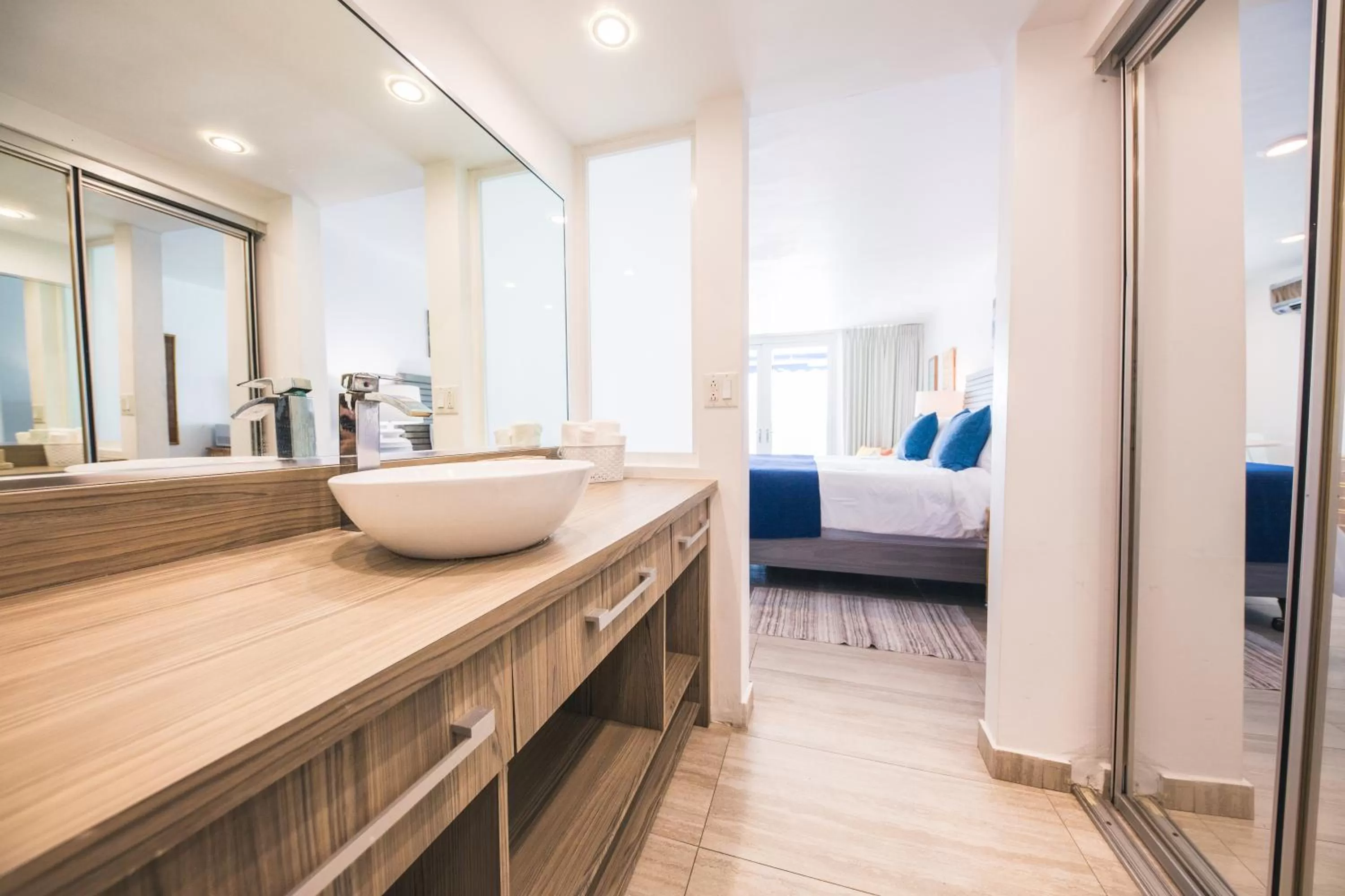 Bathroom, Bed in ESJ Towers by Chana