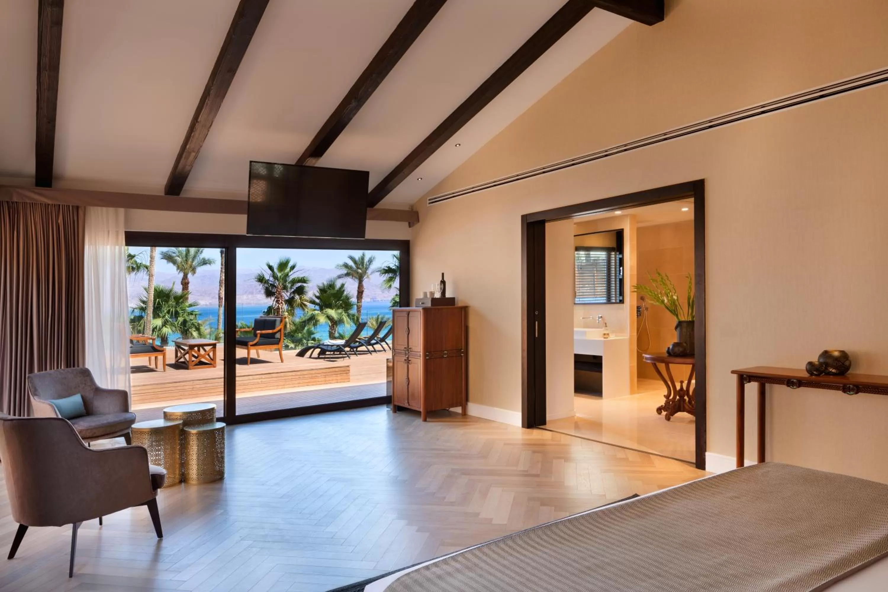 TV and multimedia in Herbert Samuel Royal Shangri-La Eilat