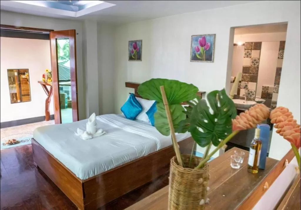 Photo of the whole room, Bed in Peak View Resort