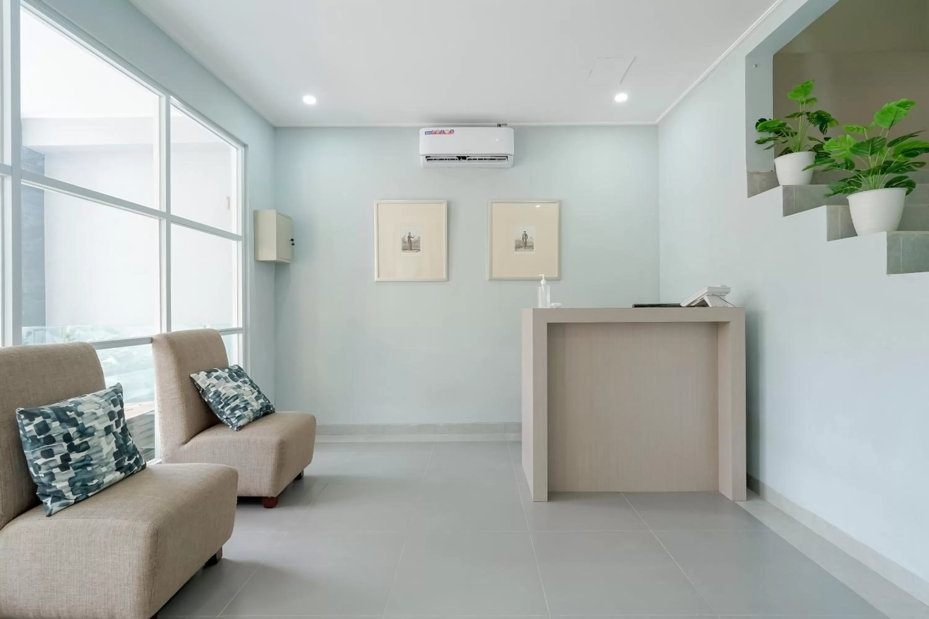 Lobby or reception in RedDoorz Syariah Plus @ BSD City