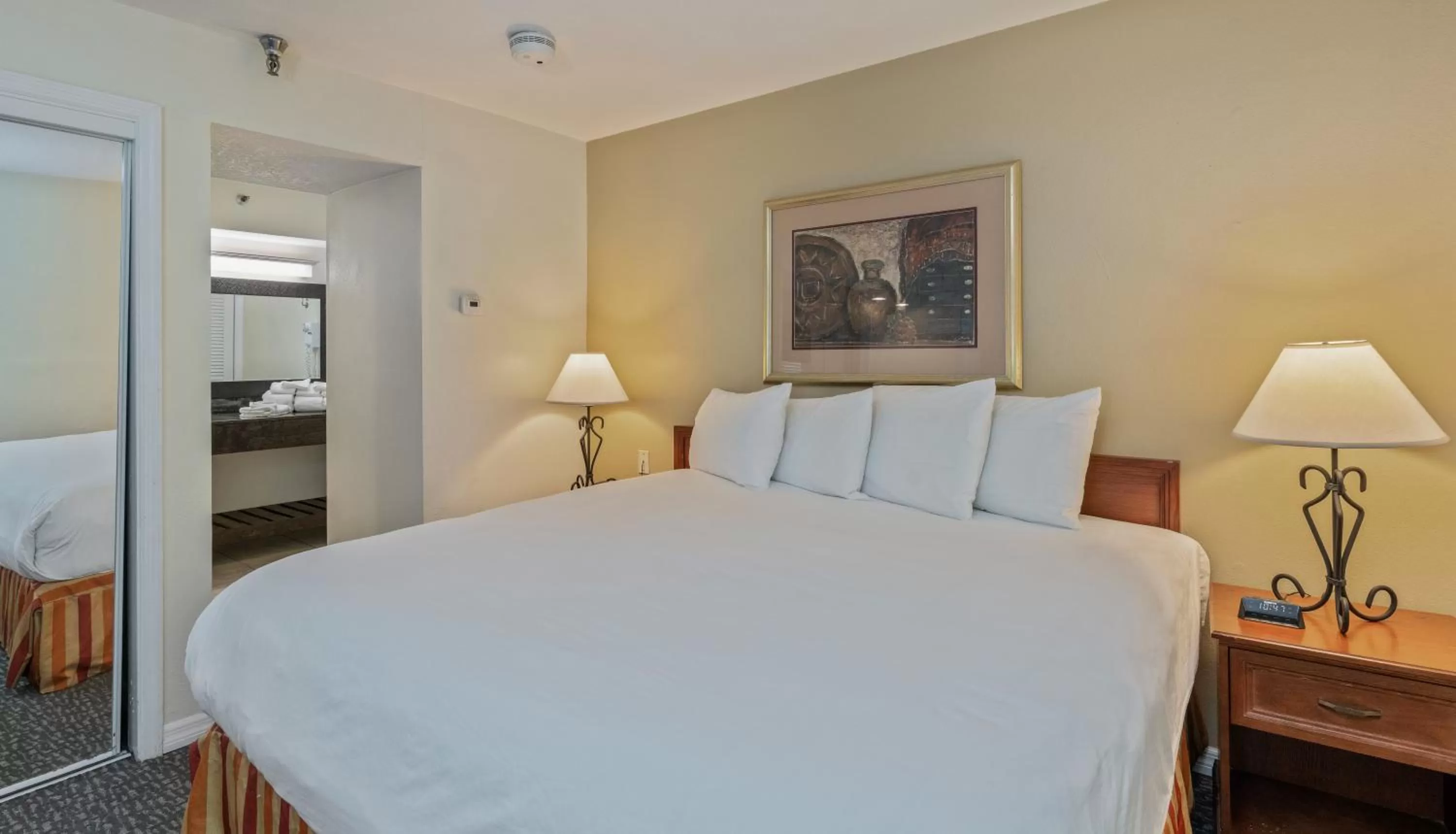 Bed in Chase Suite Hotel Rocky Point Tampa