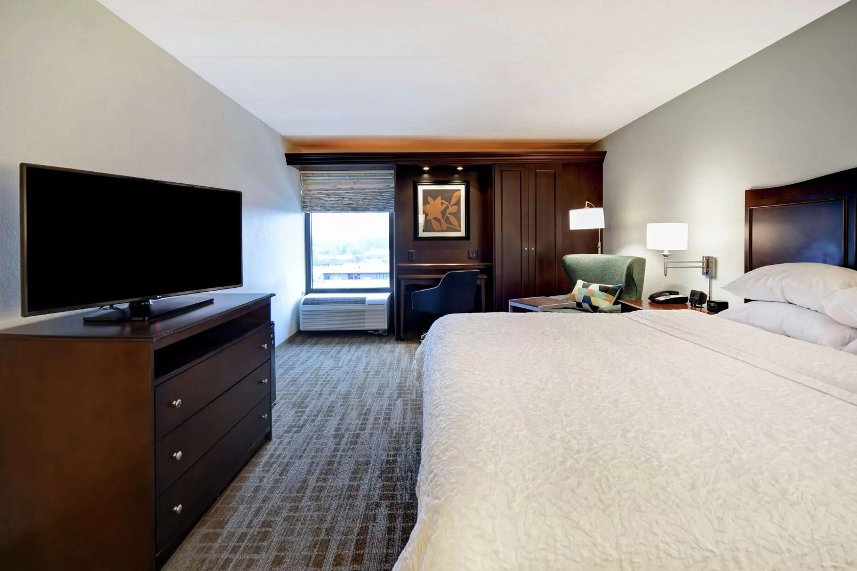 Bedroom, Bed in Hampton Inn Overland Park