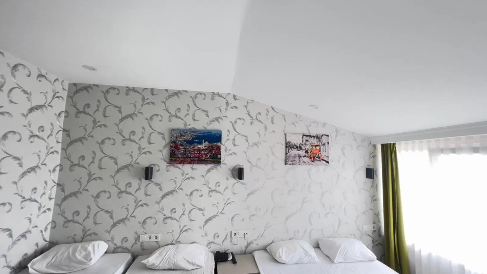 Massage, Bed in The Lola Hotel