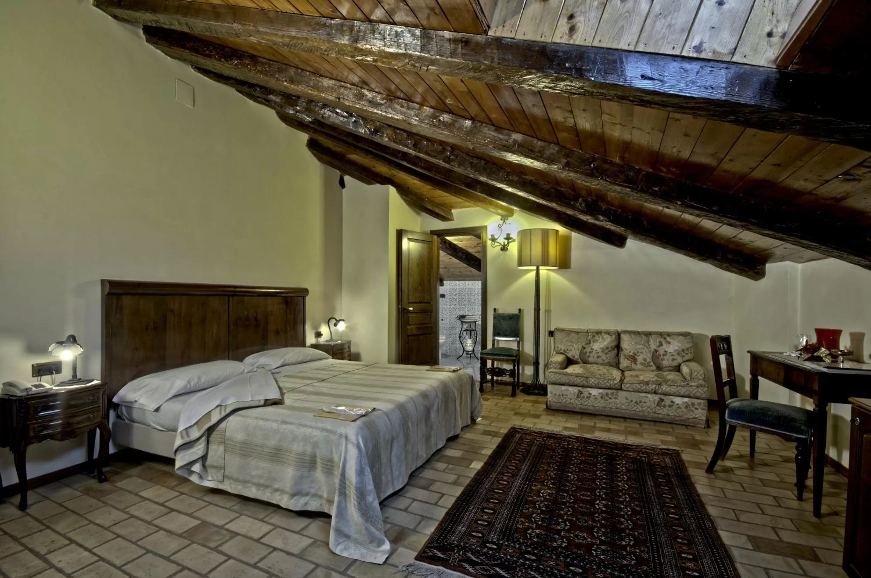 Photo of the whole room, Bed in Castello di Altomonte