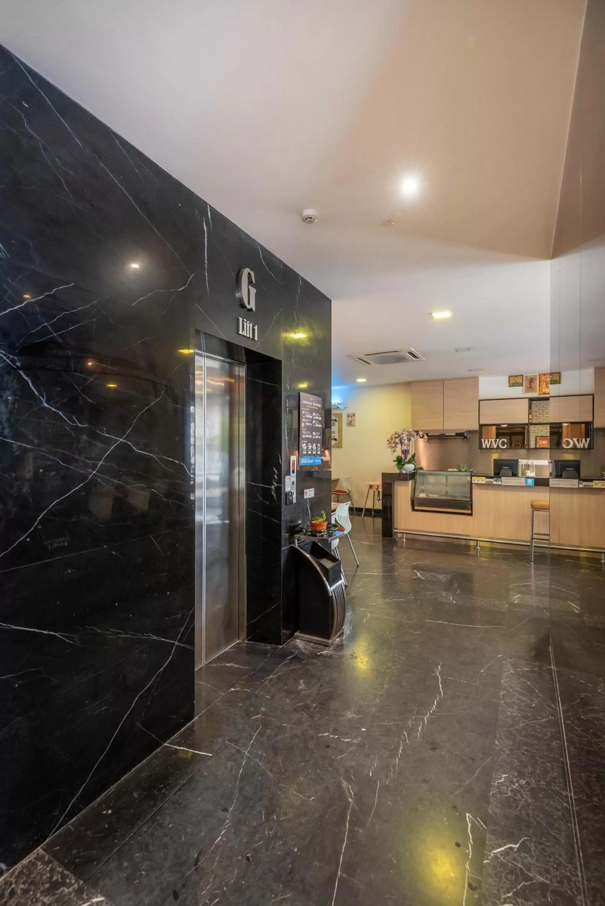 elevator in Worldview Grand Hotel