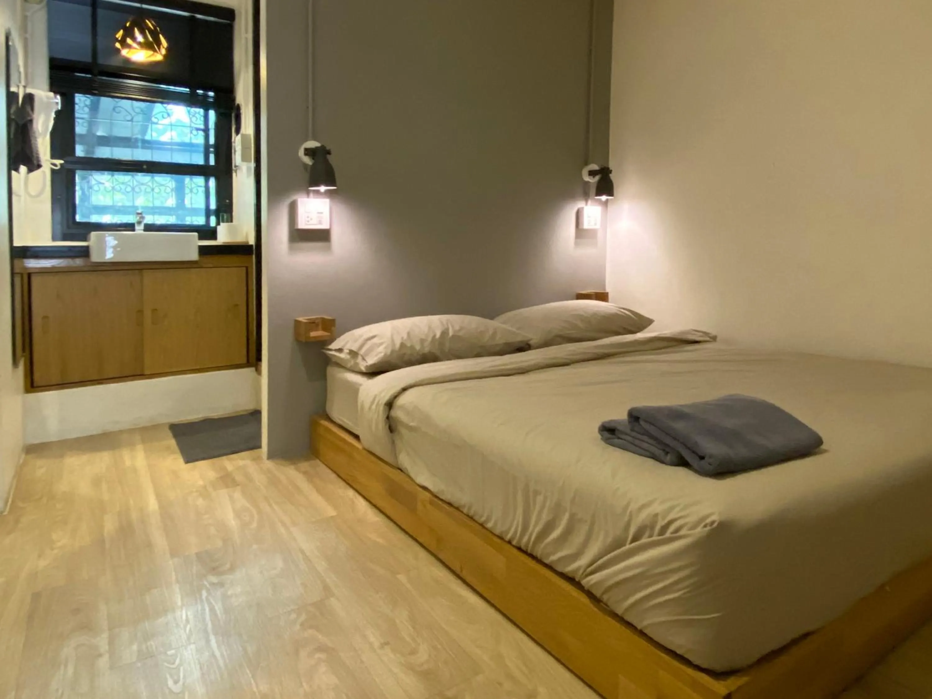 Photo of the whole room, Bed in Monomer Hostel Bangkok