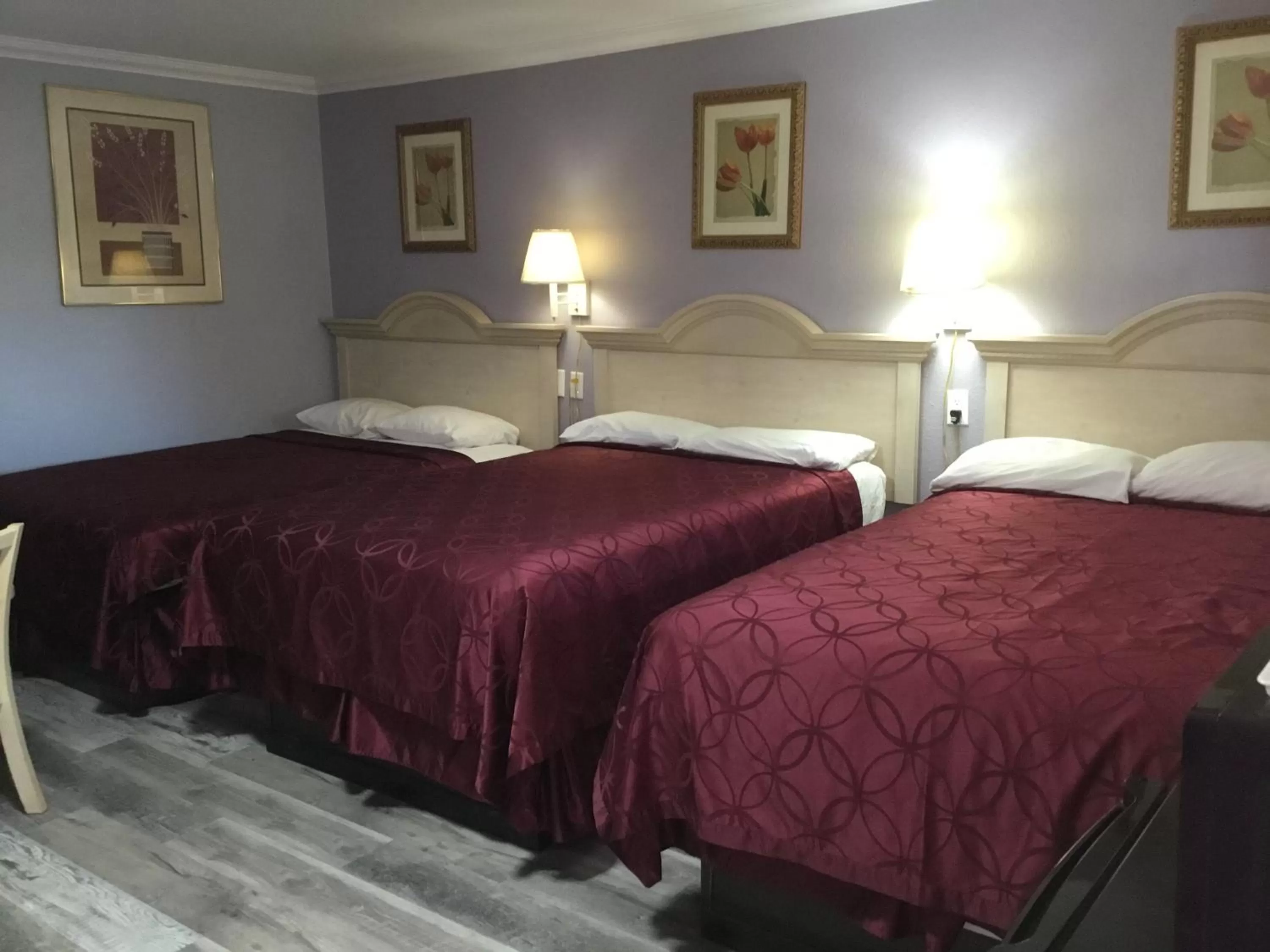 Bedroom, Bed in Budget Inn Plainview