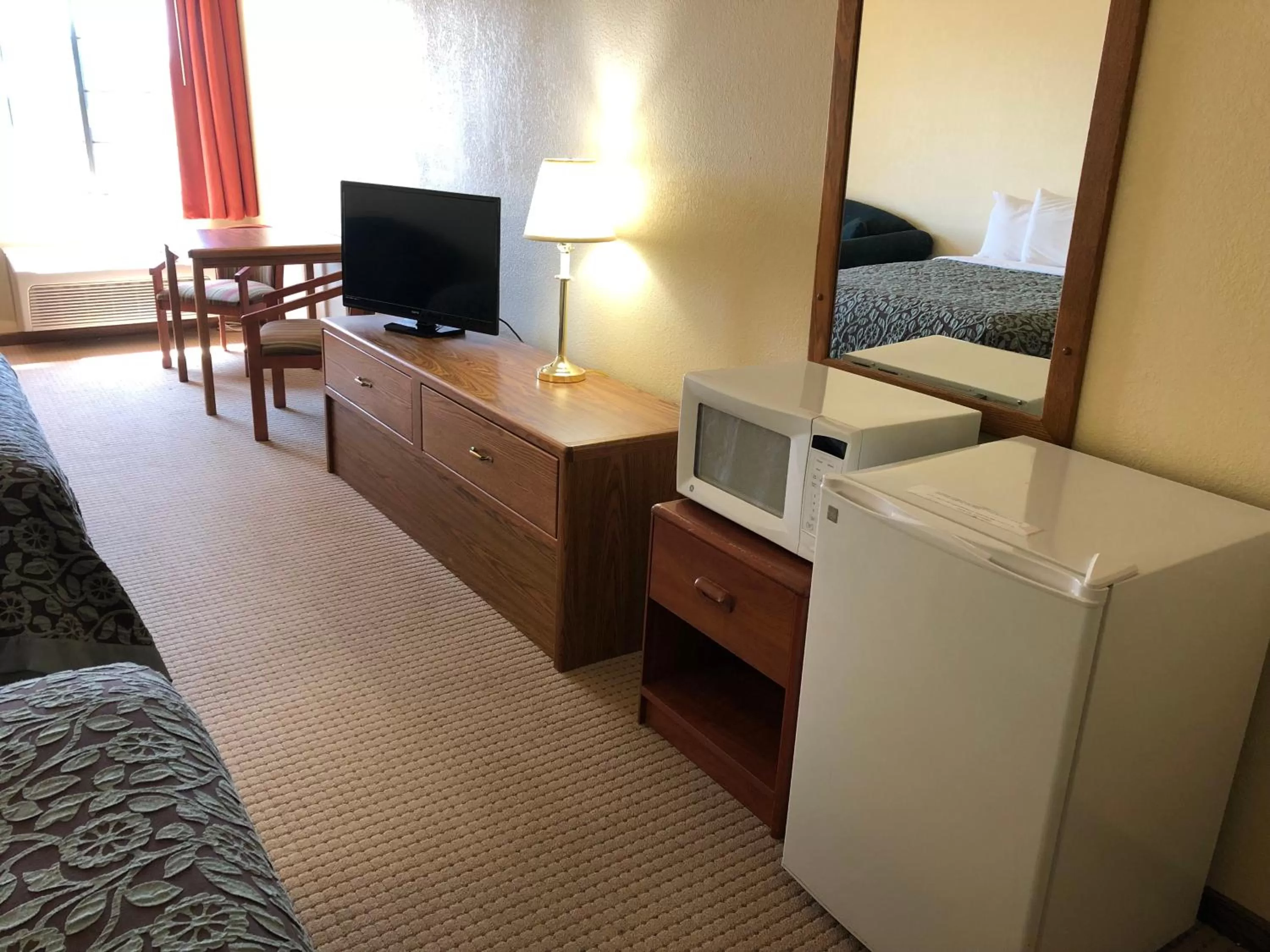 Bed in Days Inn by Wyndham Iron Mountain