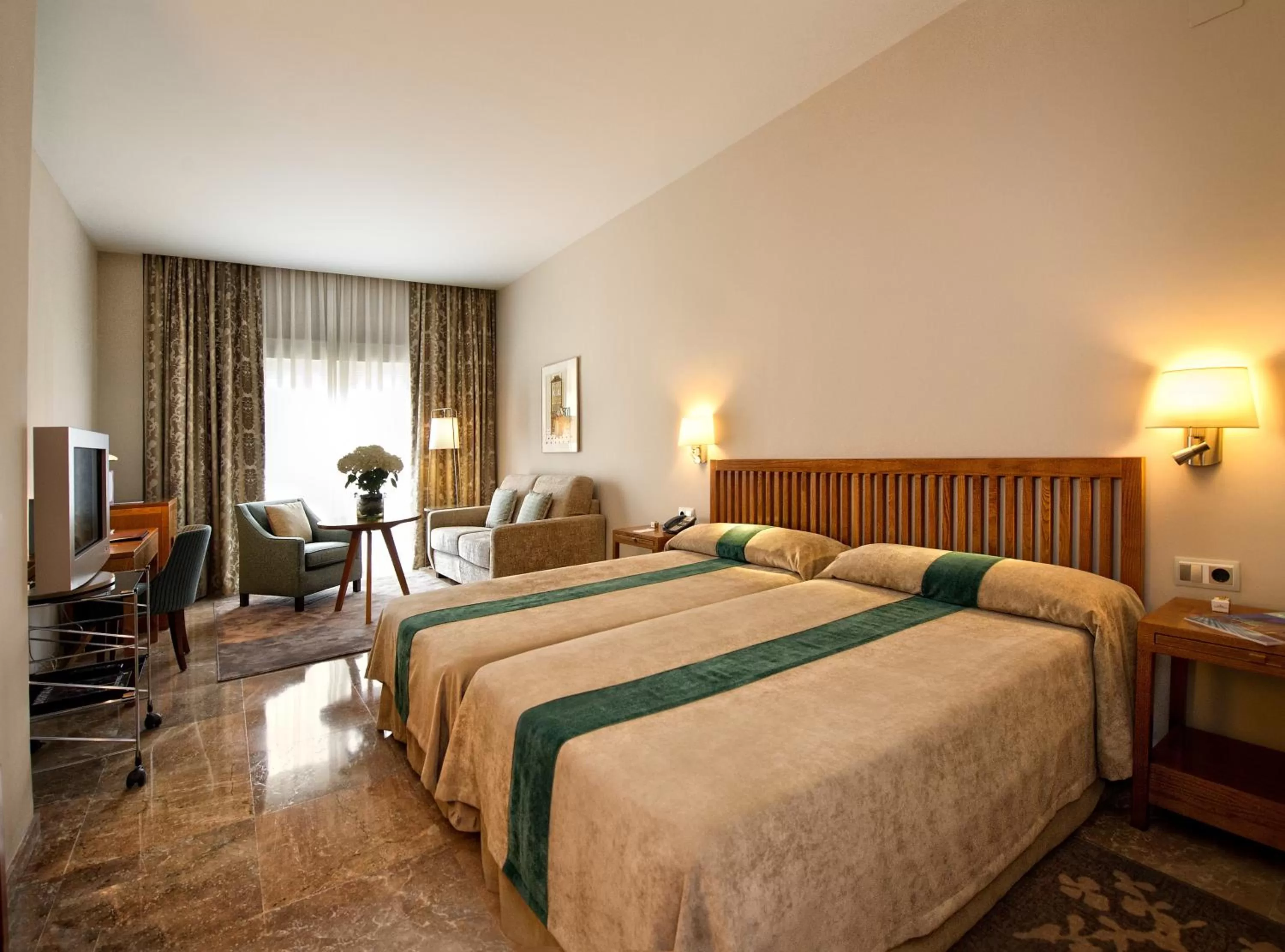 TV and multimedia, Bed in Parador de Cordoba