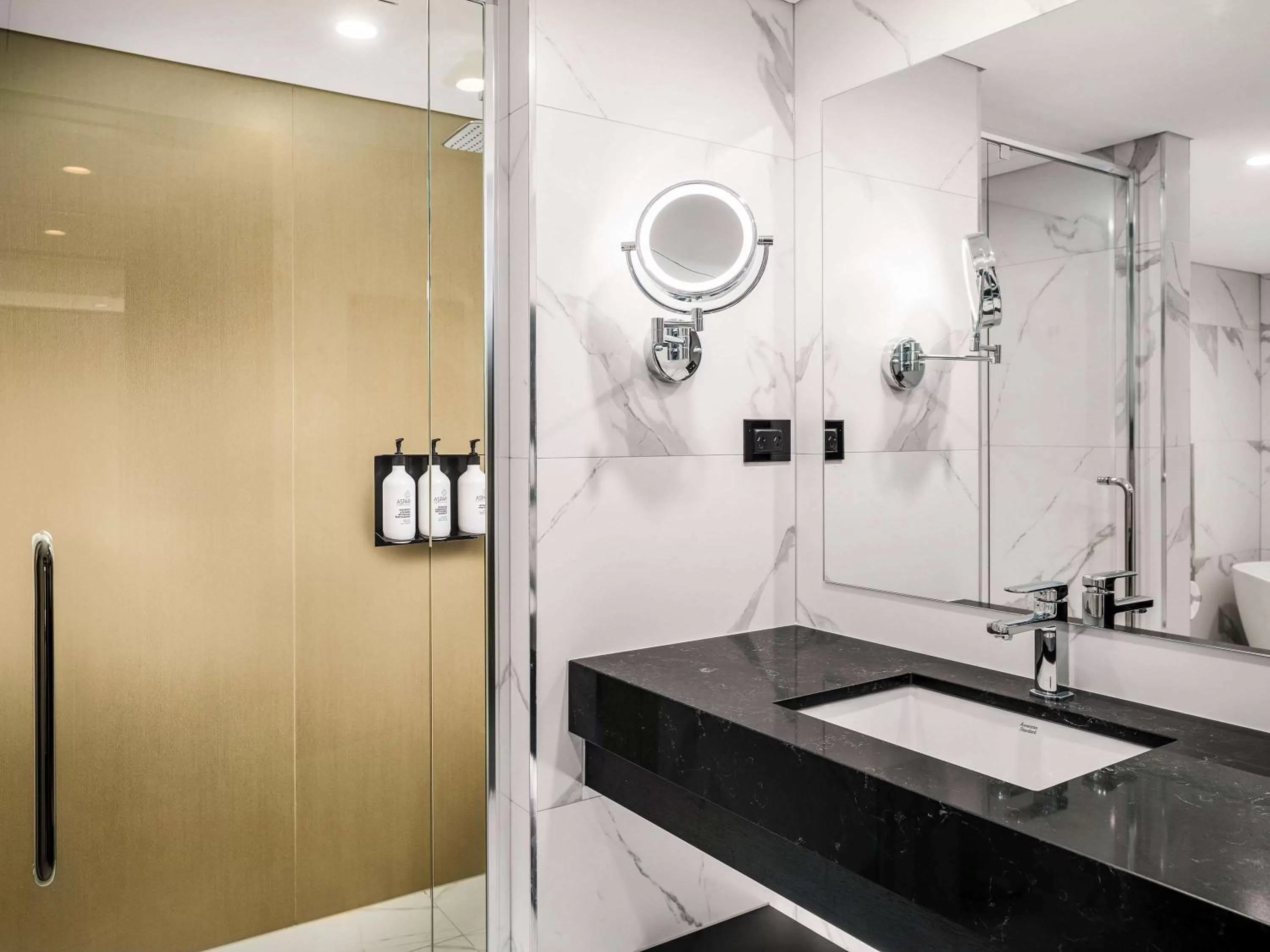 Photo of the whole room, Bathroom in Pullman Melbourne on Swanston