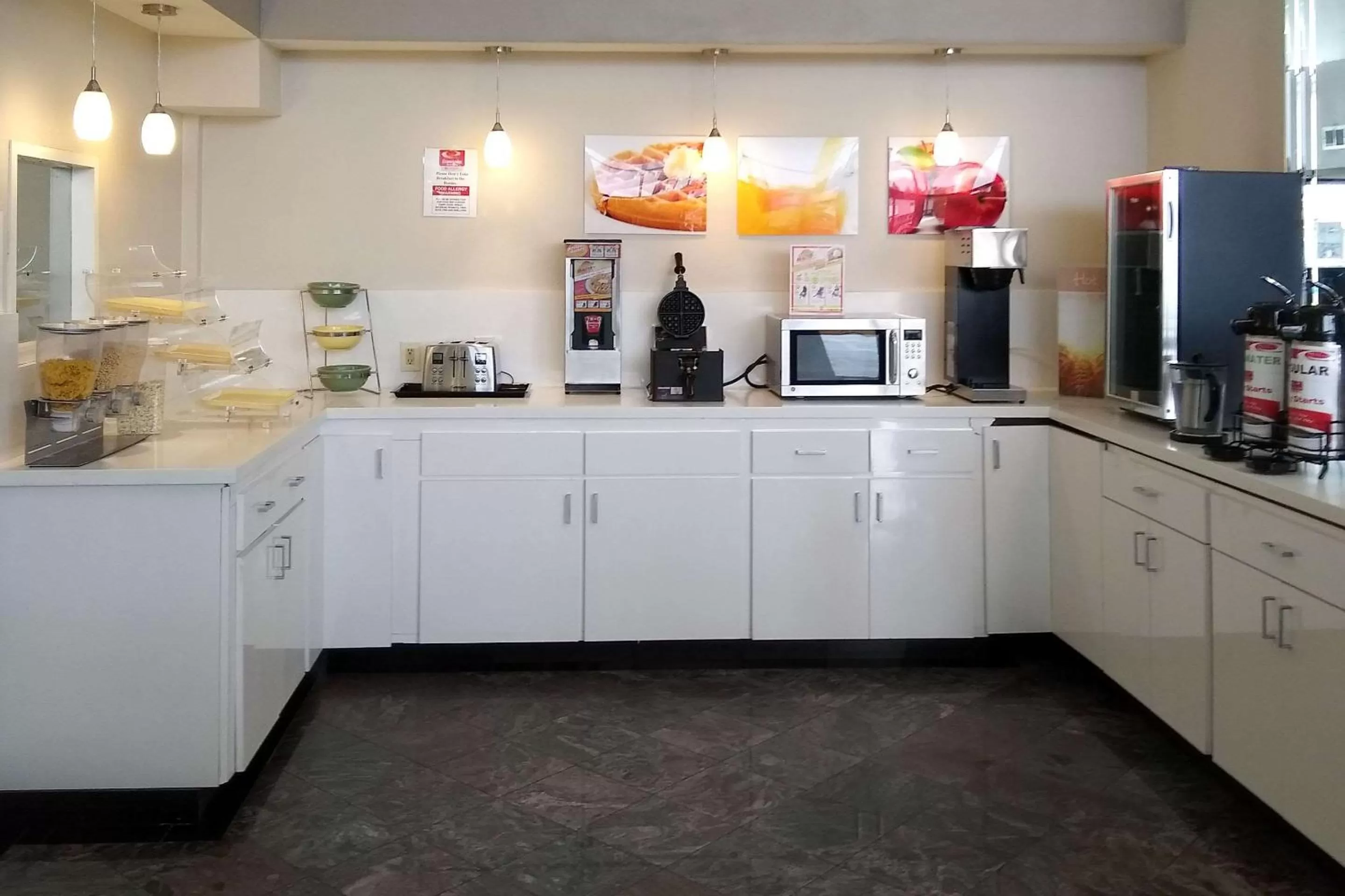 Restaurant/places to eat in Econo Lodge Inn & Suites West - Energy Corridor