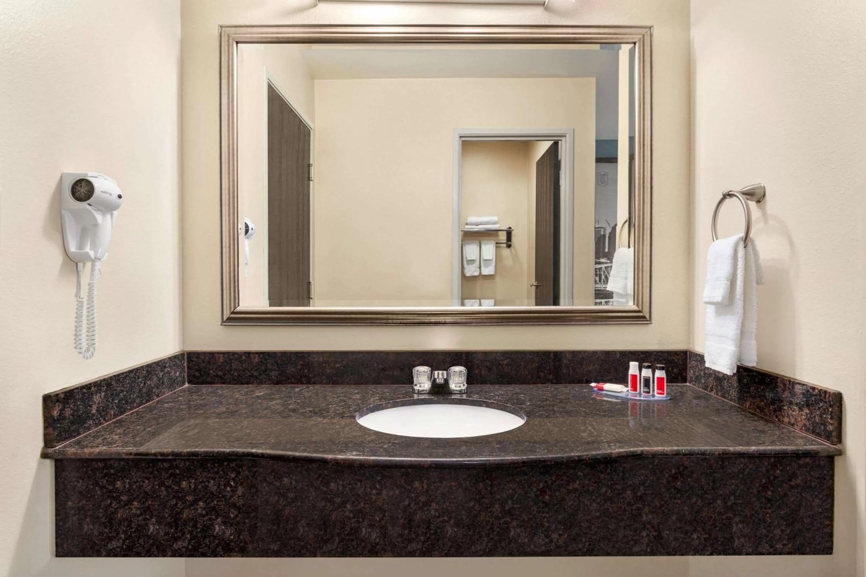 Bathroom in Luxe Studios Nashville Airport