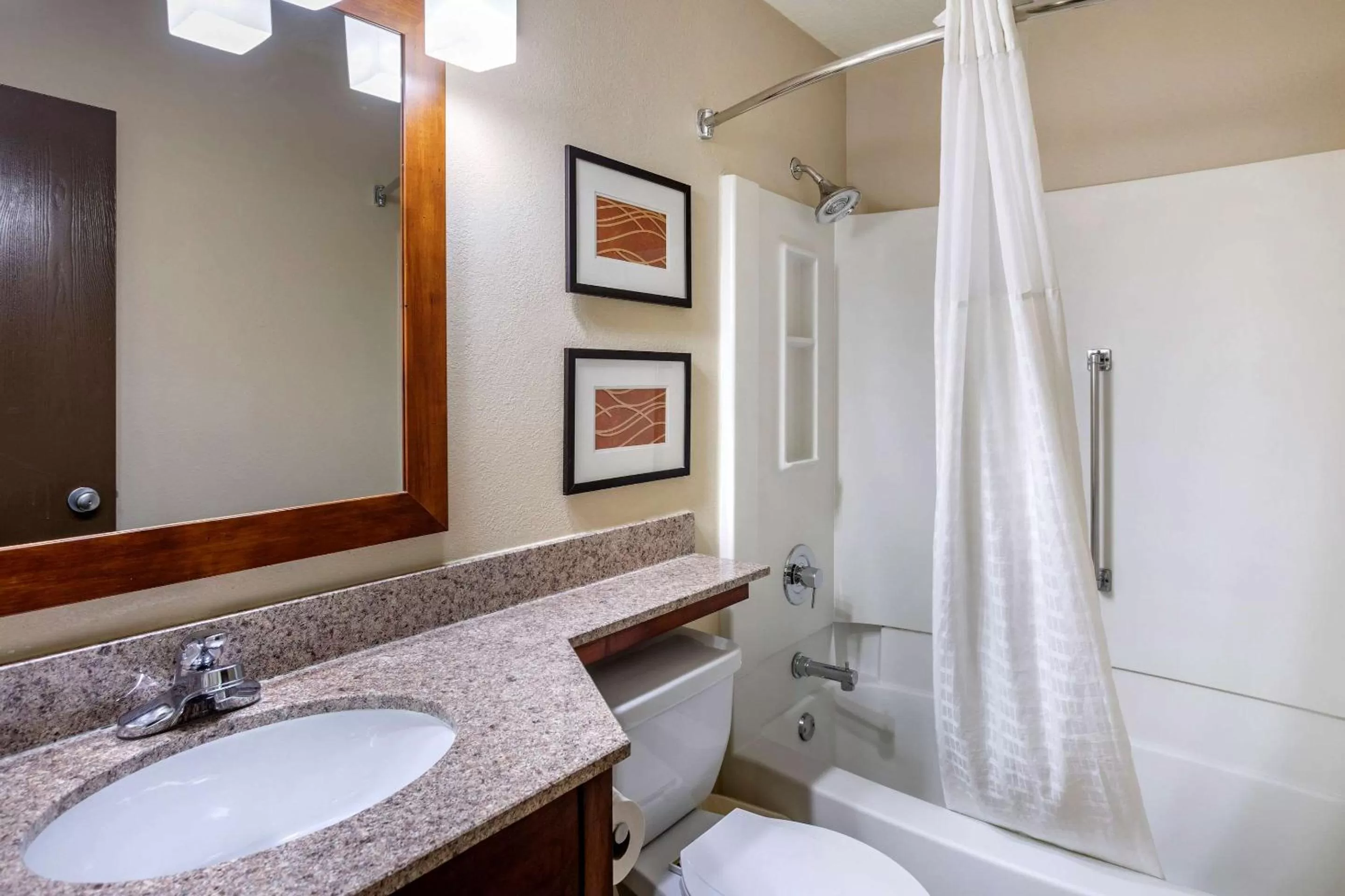 Bathroom in Comfort Inn Nashville West