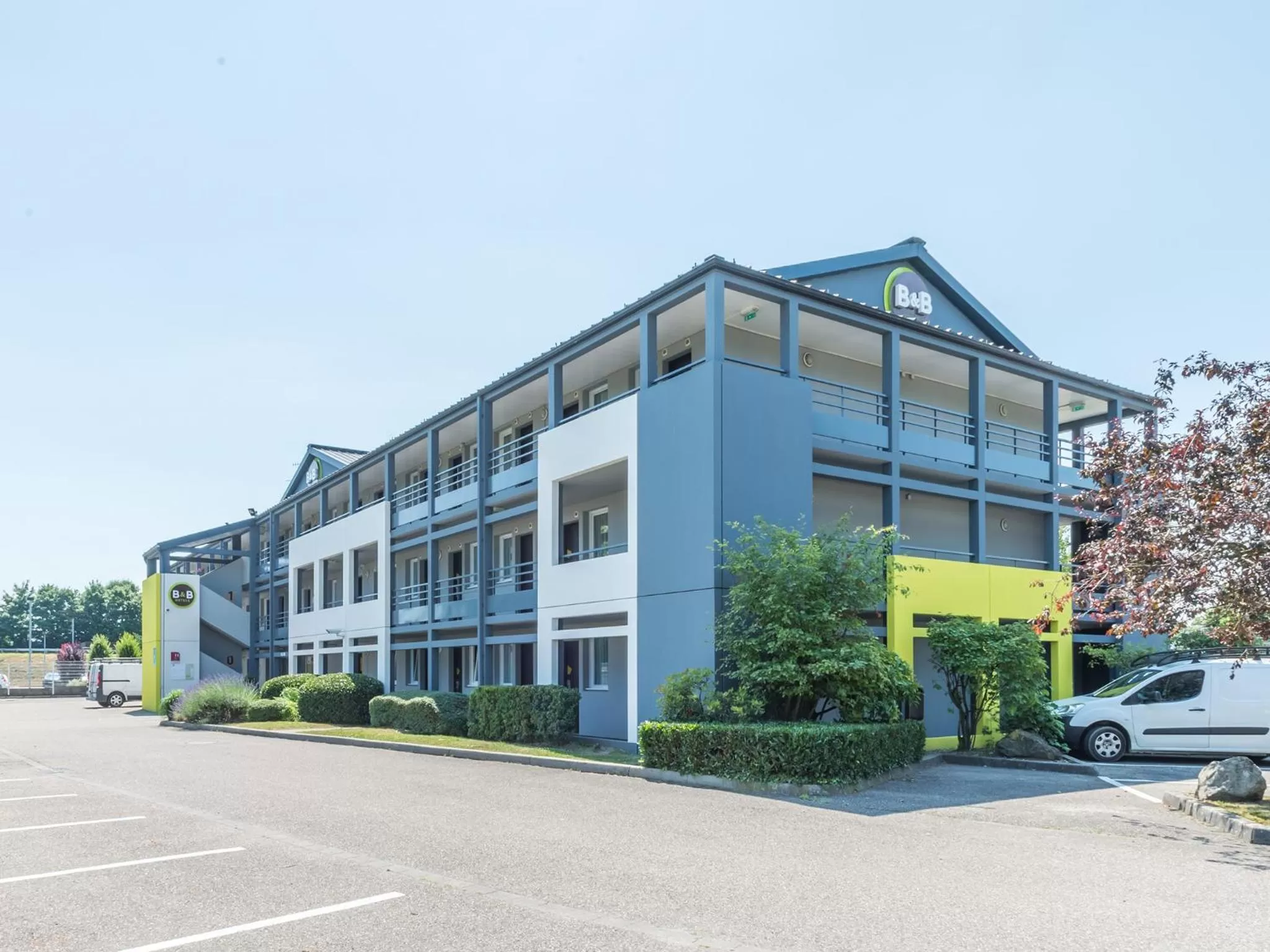 Facade/entrance in B&B HOTEL Strasbourg Sud Geispolsheim