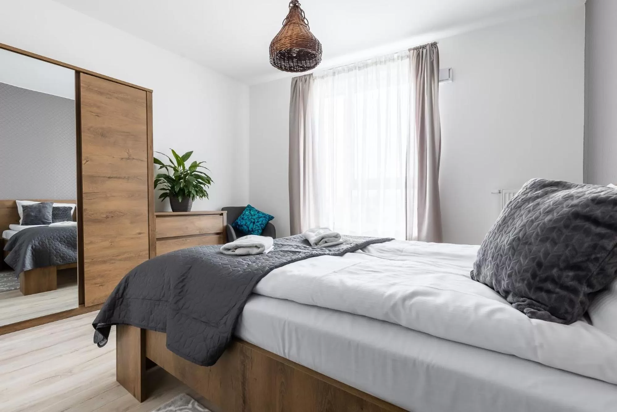 Bed in Symphony Modern Tower Apartamenty