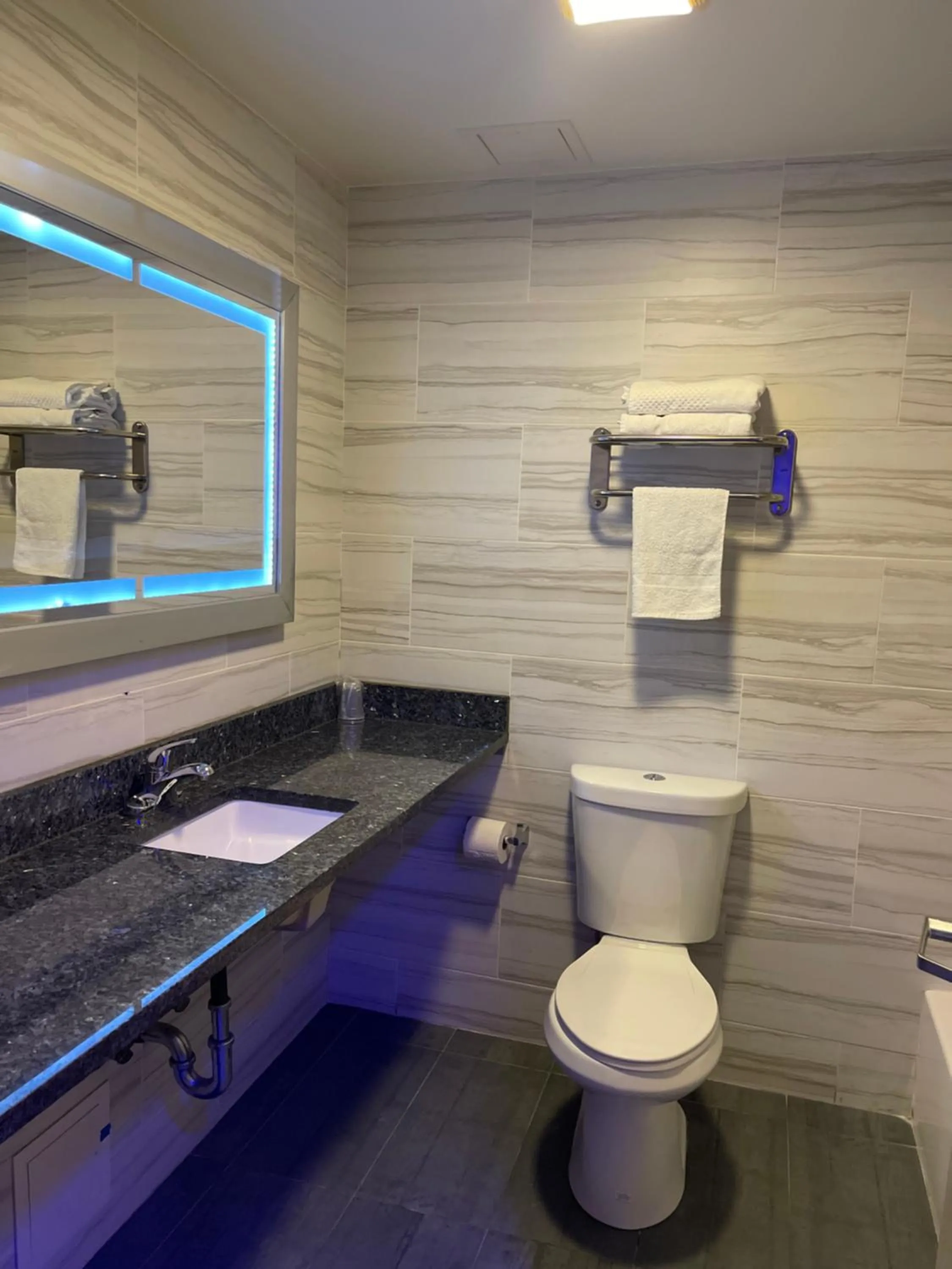 Bathroom in 7 Days Hotel