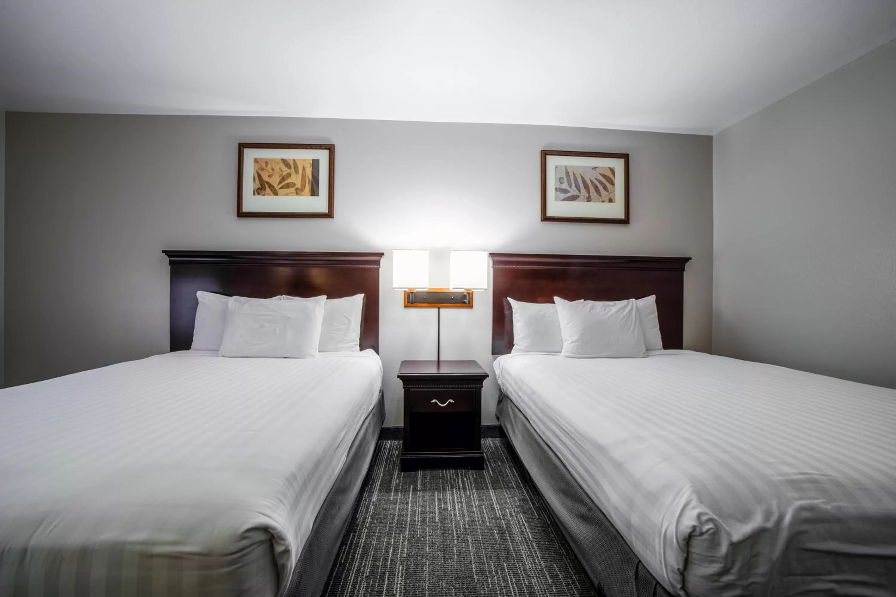 Bedroom, Bed in Country Inn & Suites by Radisson, Ontario at Ontario Mills, CA