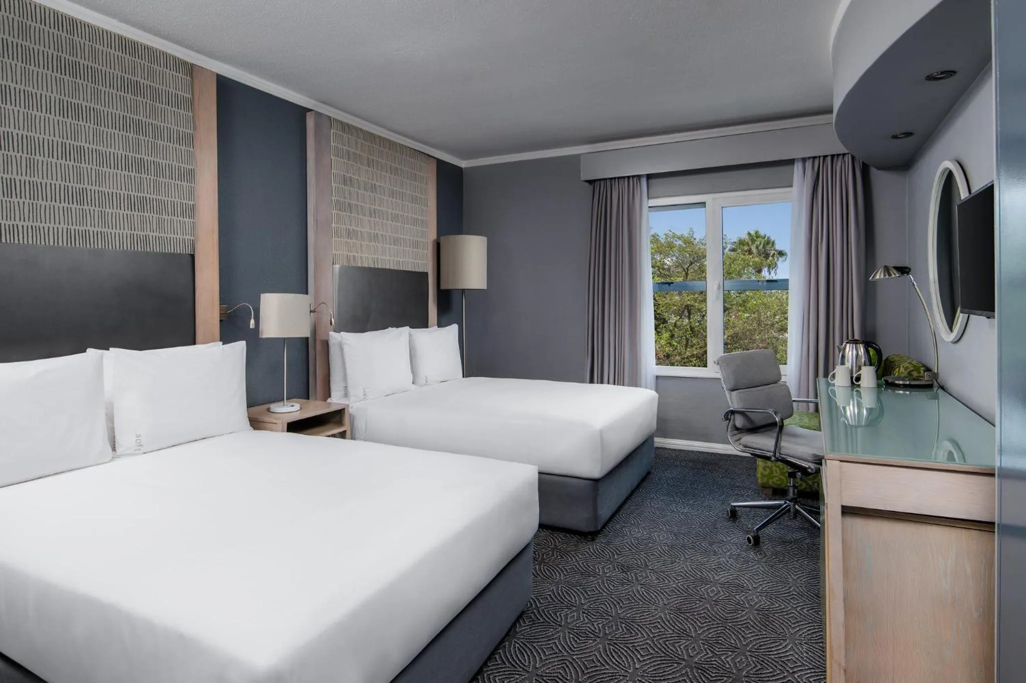 Photo of the whole room, Bed in Holiday Inn Johannesburg OR Tambo Airport Hotel by IHG