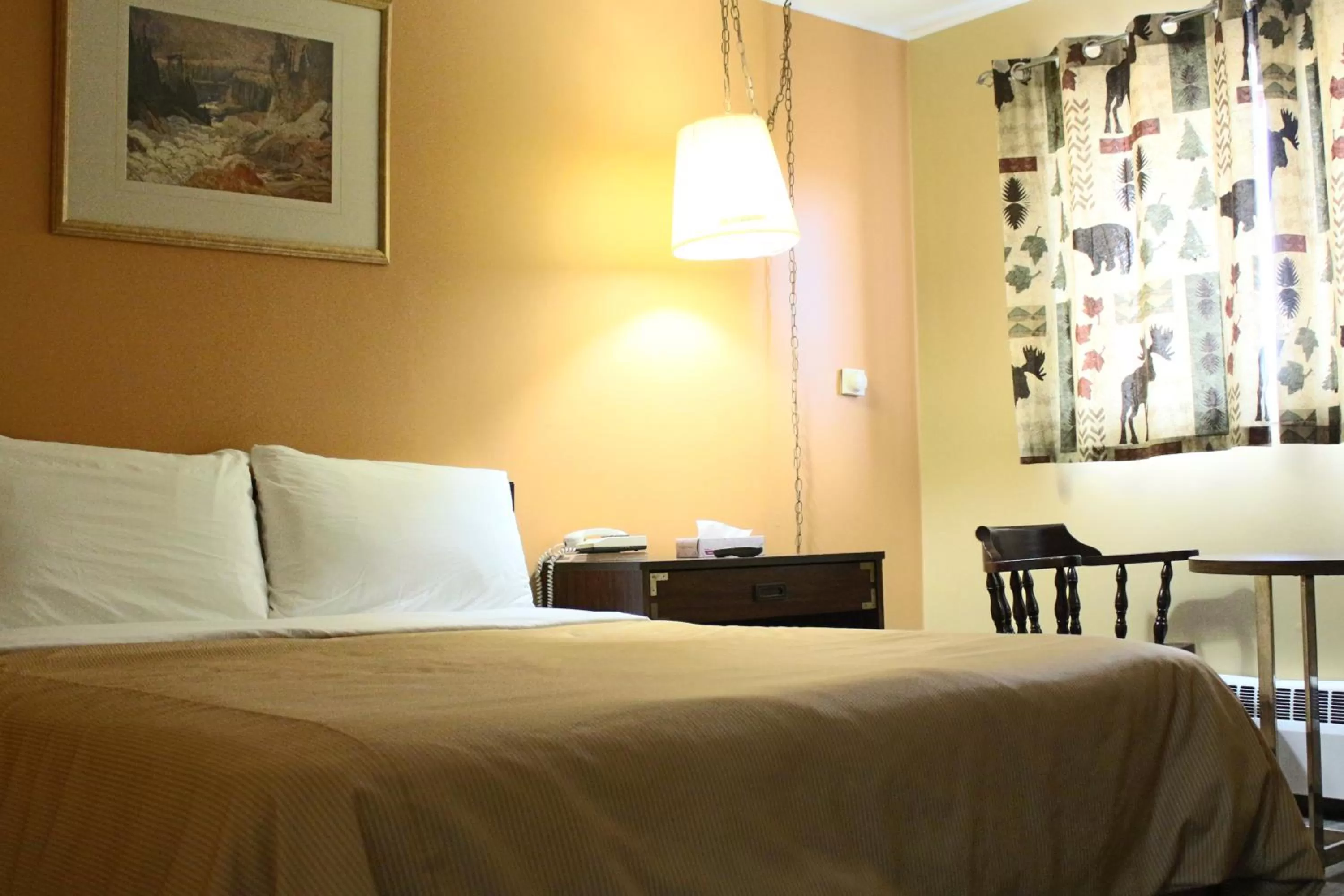 Bed in Travellers Inn