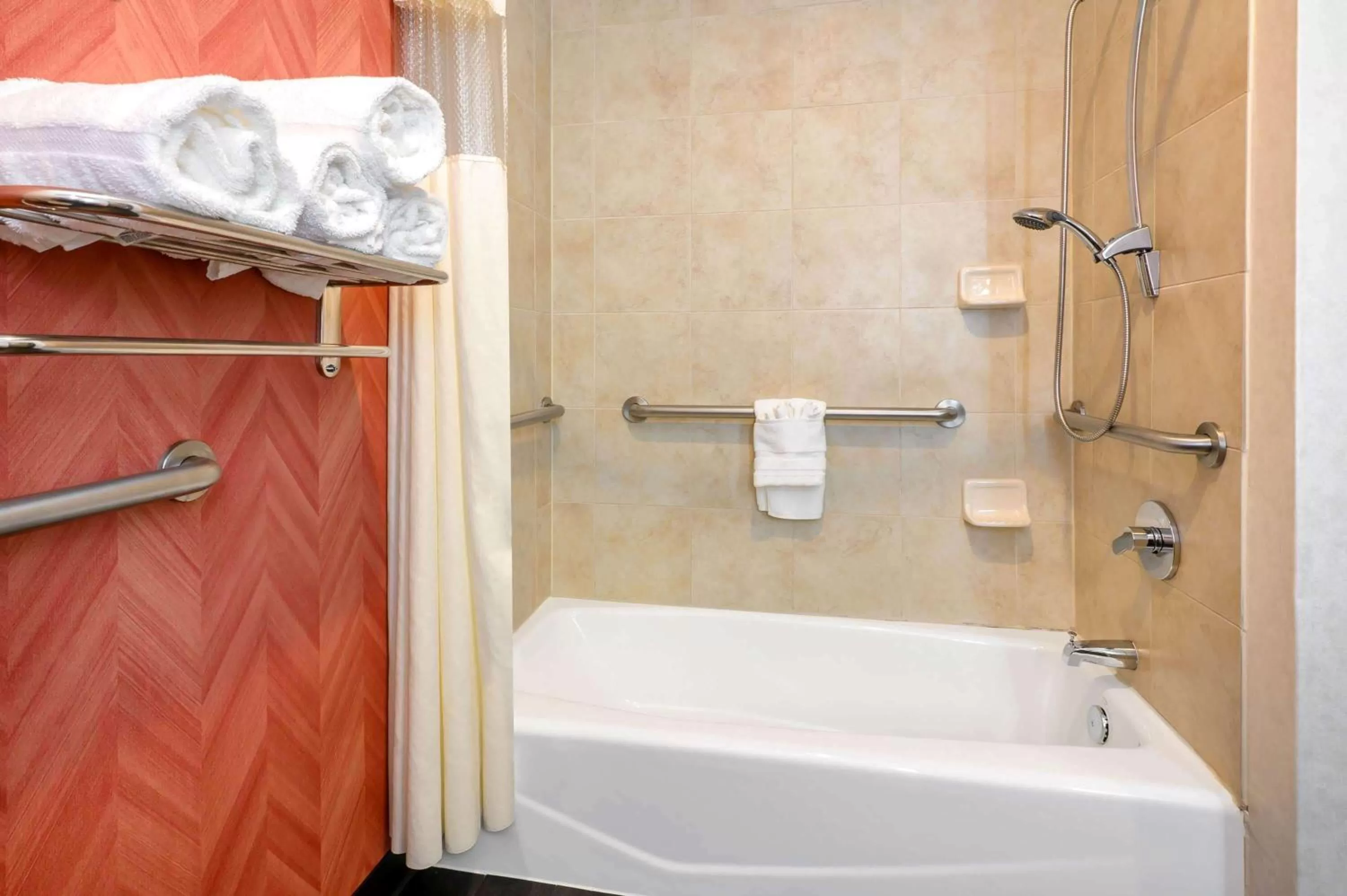 Bathroom in La Quinta by Wyndham Longview North