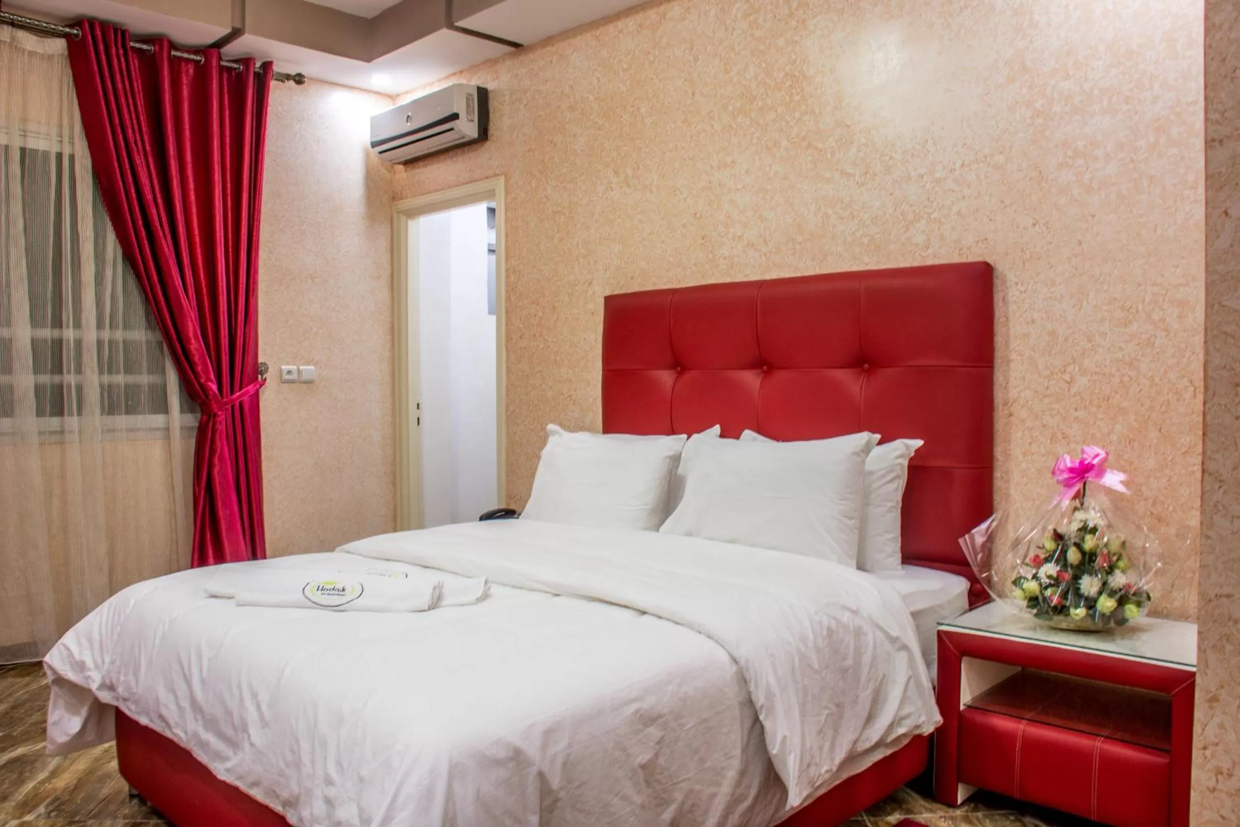 Bed in Hôtel Hadaik Ain Asserdoune