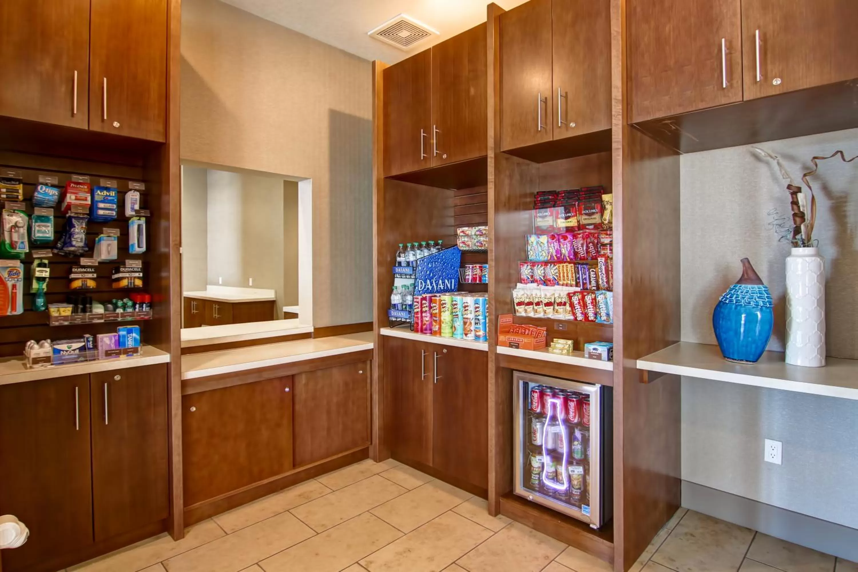 minibar in Canalta Selkirk