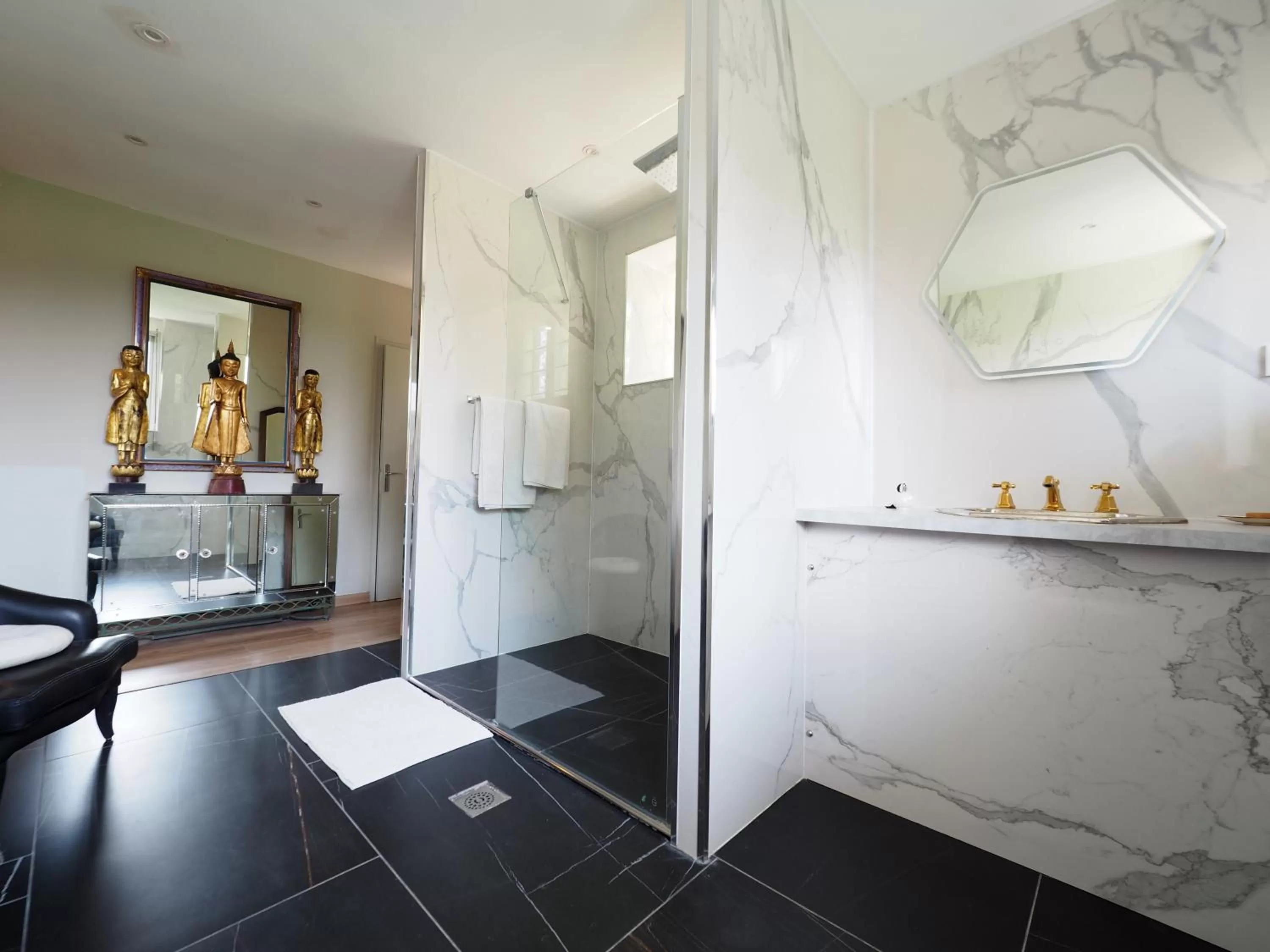 Shower in Villa Pauline