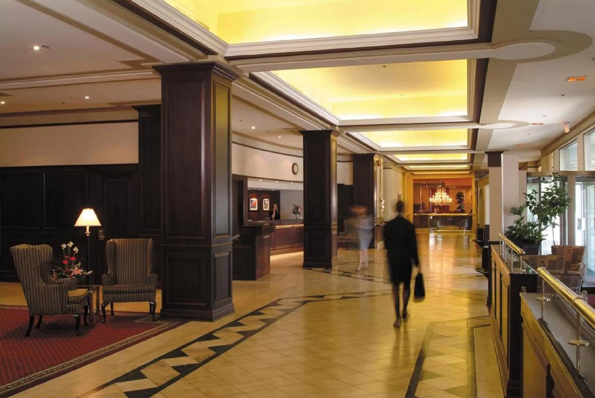 Lobby or reception in Lord Elgin Hotel