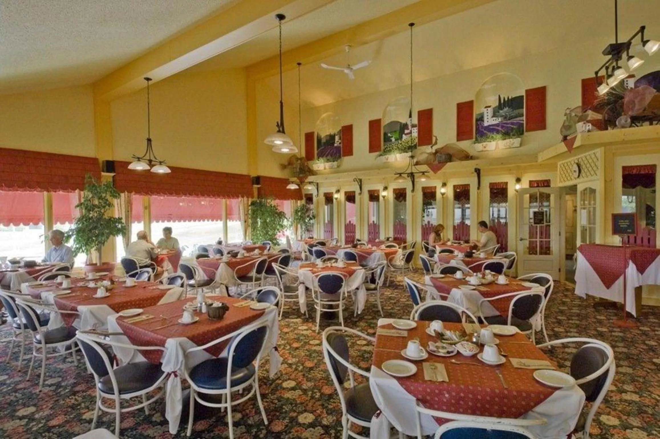 Restaurant/places to eat in Hotellerie Jardins de Ville