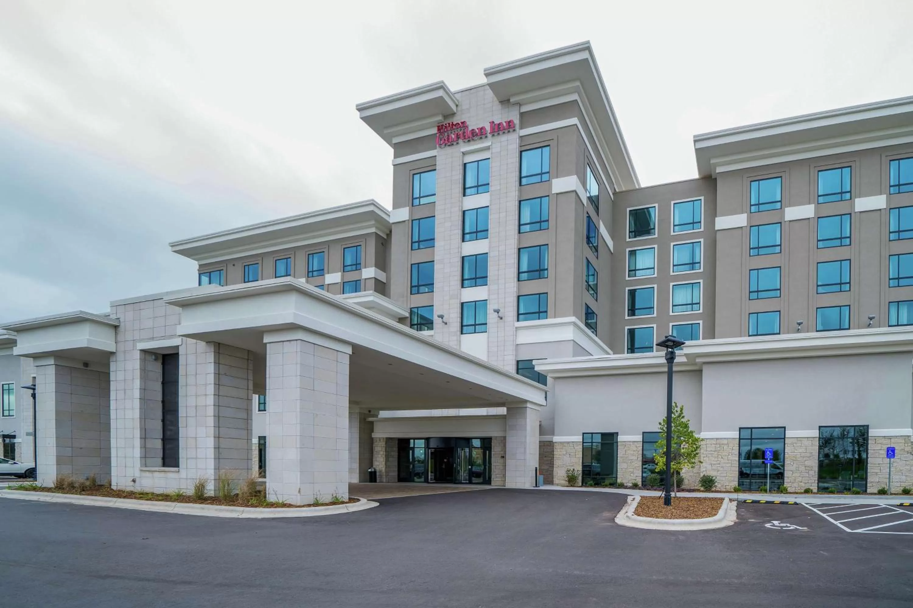 Property building in Hilton Garden Inn Madison Sun Prairie